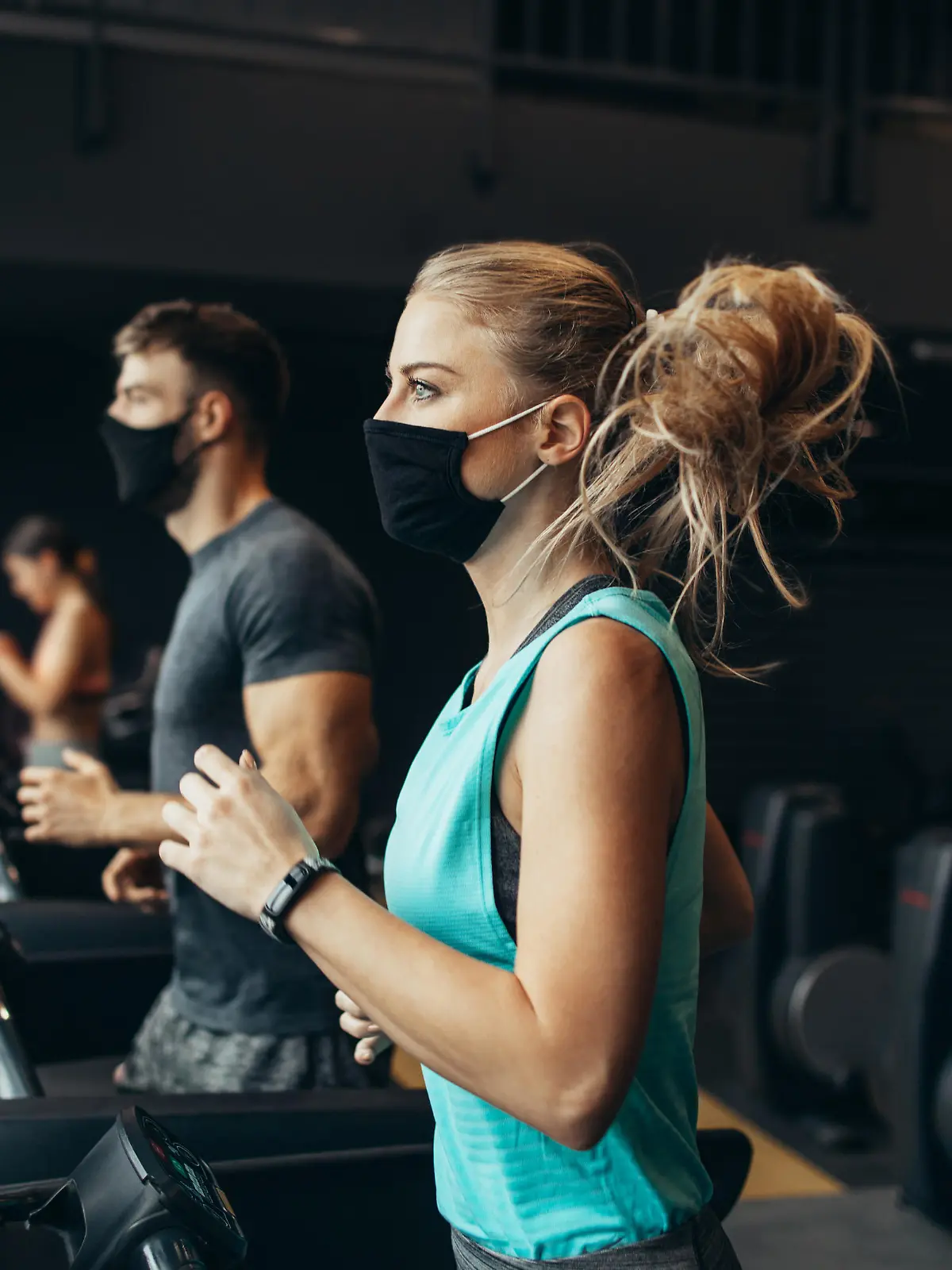 Die Fitnessstudios können wieder öffnen. Bei manchen könnte der Start im Muskelkater enden. Was dagegen hilft, hat uns Michael Haase vom Leipziger CityBootcamp erzählt.