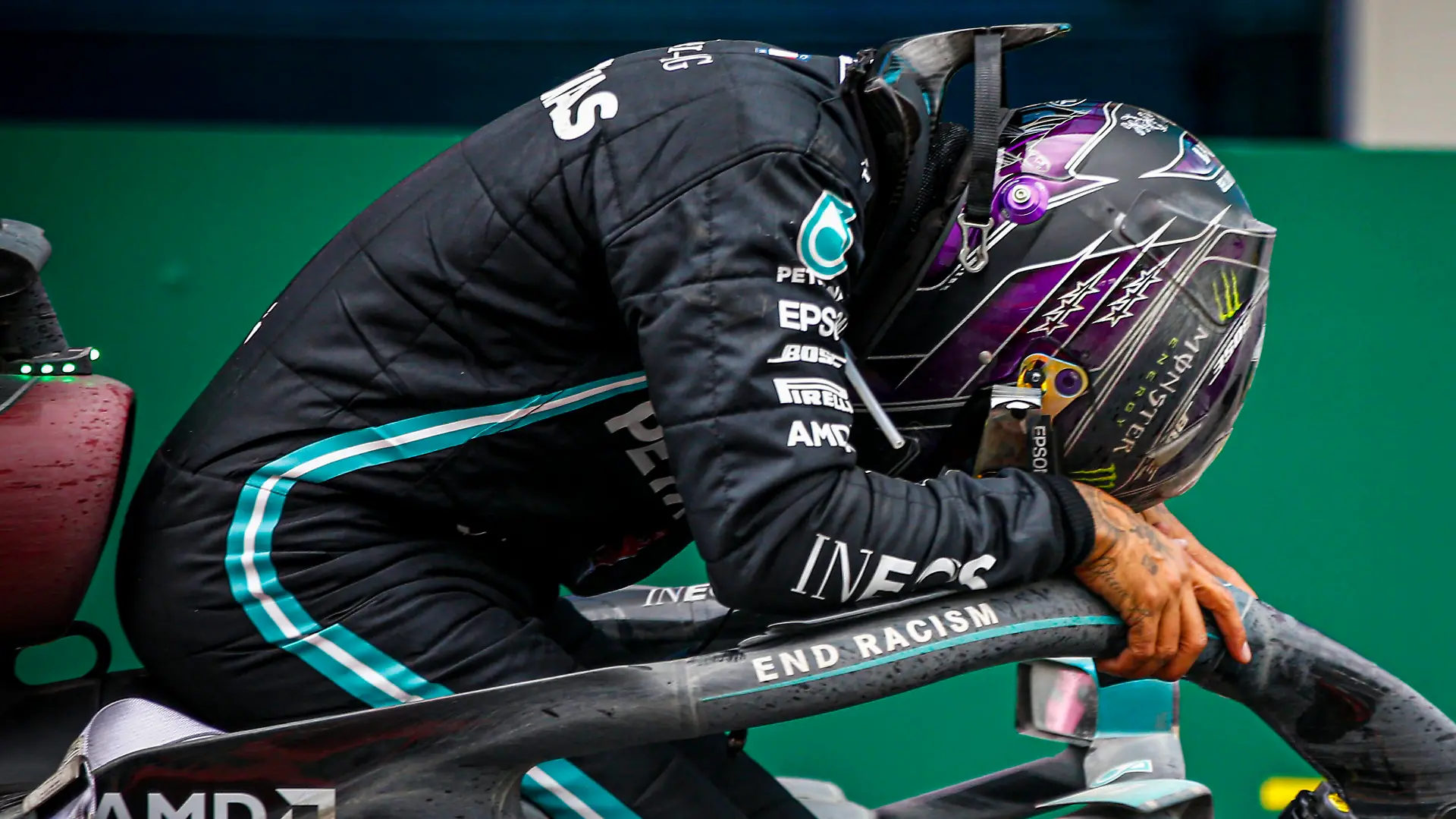 2020 Turkish GP ISTANBUL PARK, TURKEY - NOVEMBER 15: Lewis Hamilton, Mercedes-AMG Petronas F1, 1st position, arrives in Parc Ferme after securing his 7th world drivers championship title Lewis Hamilton, Mercedes-AMG Petronas F1, climbs out of his car after winning the race, to take his 7th World Championship, WM, Weltmeisterschaft title during the Turkish GP at Istanbul Park on Sunday November 15, 2020, Turkey. Photo by Andy Hone / LAT Images Images PUBLICATIONxINxGERxSUIxAUTxHUNxONLY GP2014_125956_ONZ8212