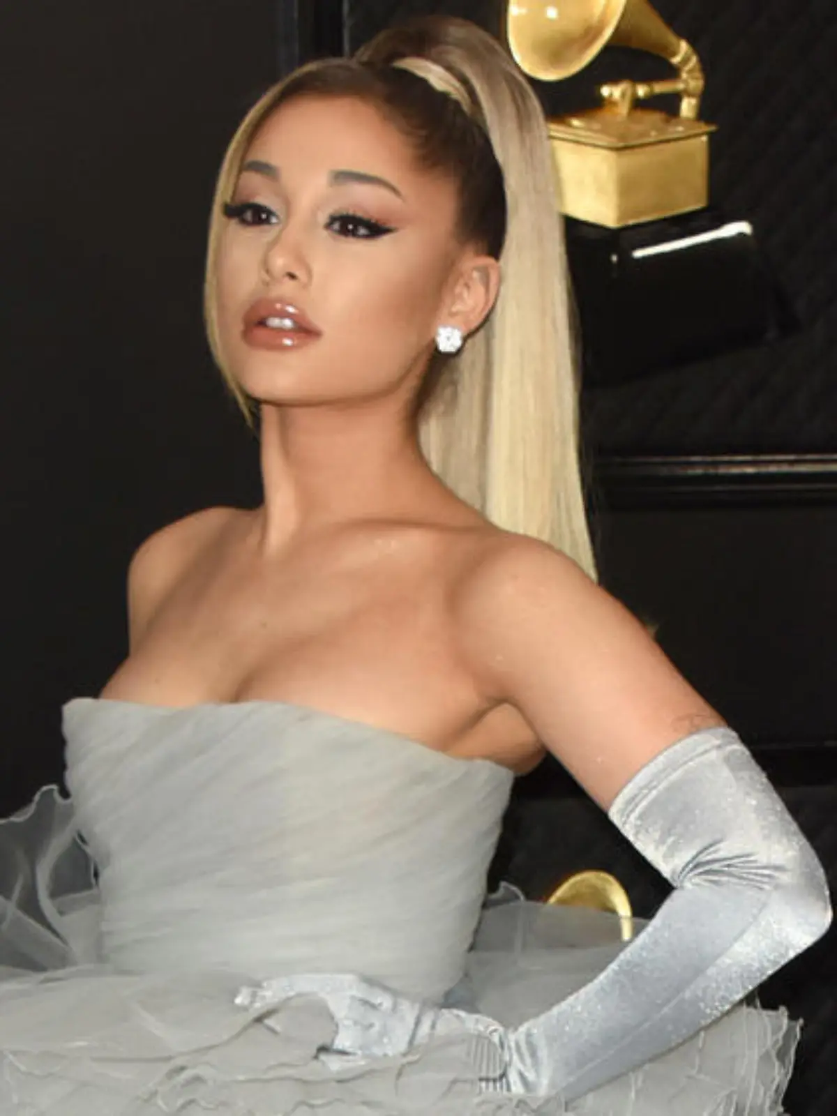 Ariana Grande teilt Fotos ihrer geheimen Hochzeit