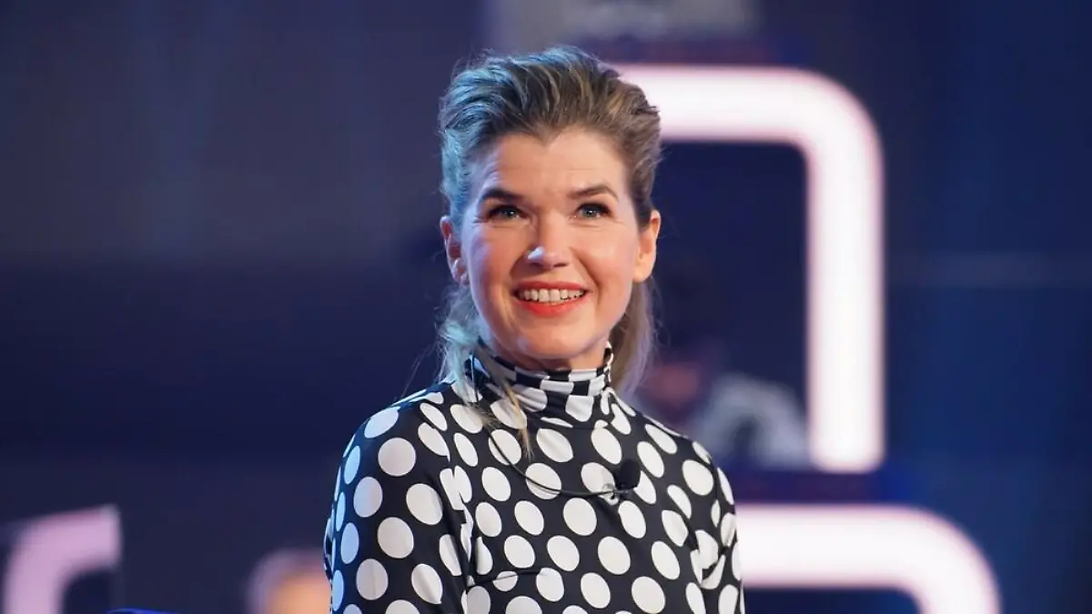 "Wer wird Millionär?": Anke Engelke verzockt im Special fast alles