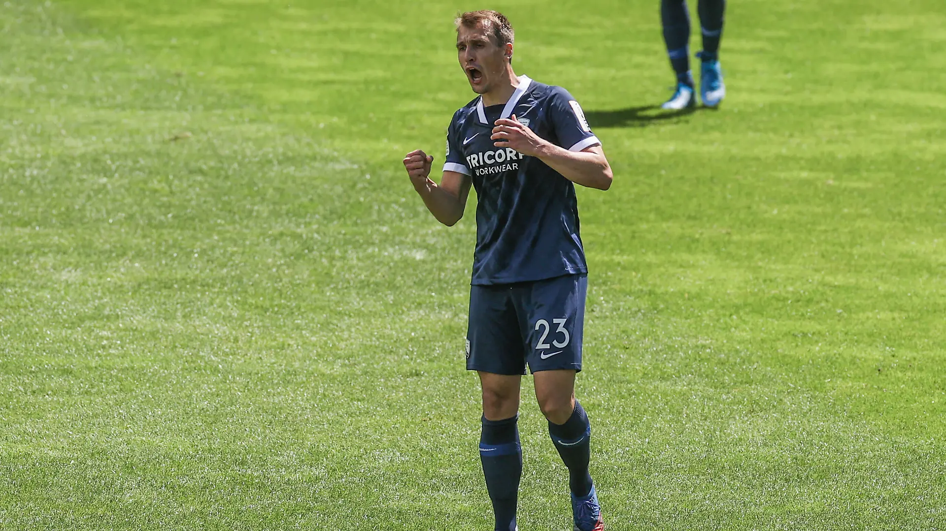 09.05.2021, Fussball, Saison 2020/2021, 2. Bundesliga, 32.Spieltag, VfL Bochum - Jahn Regensburg, Robert Tesche VfL Bochum jubelt nach dem Tor zum 1 zu 1. Tim Rehbein/RHR-FOTO DFL REGULATIONS PROHIBIT ANY USE OF PHOTOGRAPHS AS IMAGE SEQUENCES AND/OR QUASI-VIDEO. Bochum Ruhrstadion NRW Deutschland xRHR-FOTO/TRx *** 09 05 2021, Football, Season 2020 2021, 2 Bundesliga, 32 Matchday, VfL Bochum Jahn Regensburg, Robert Tesche VfL Bochum cheers after goal to 1 Tim Rehbein RHR FOTO DFL REGULATIONS PROHIBIT ANY USE OF PHOTOGRAPHS AS IMAGE SEQUENCES AND OR QUASI VIDEO Bochum Ruhrstadion NRW Germany xRHR FOTO TRx 