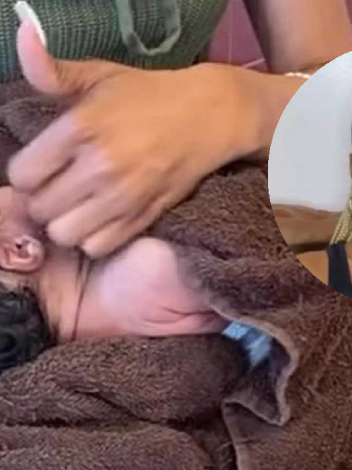 Teenie-Mutter (14) übergibt Baby einer wildfremden Frau.