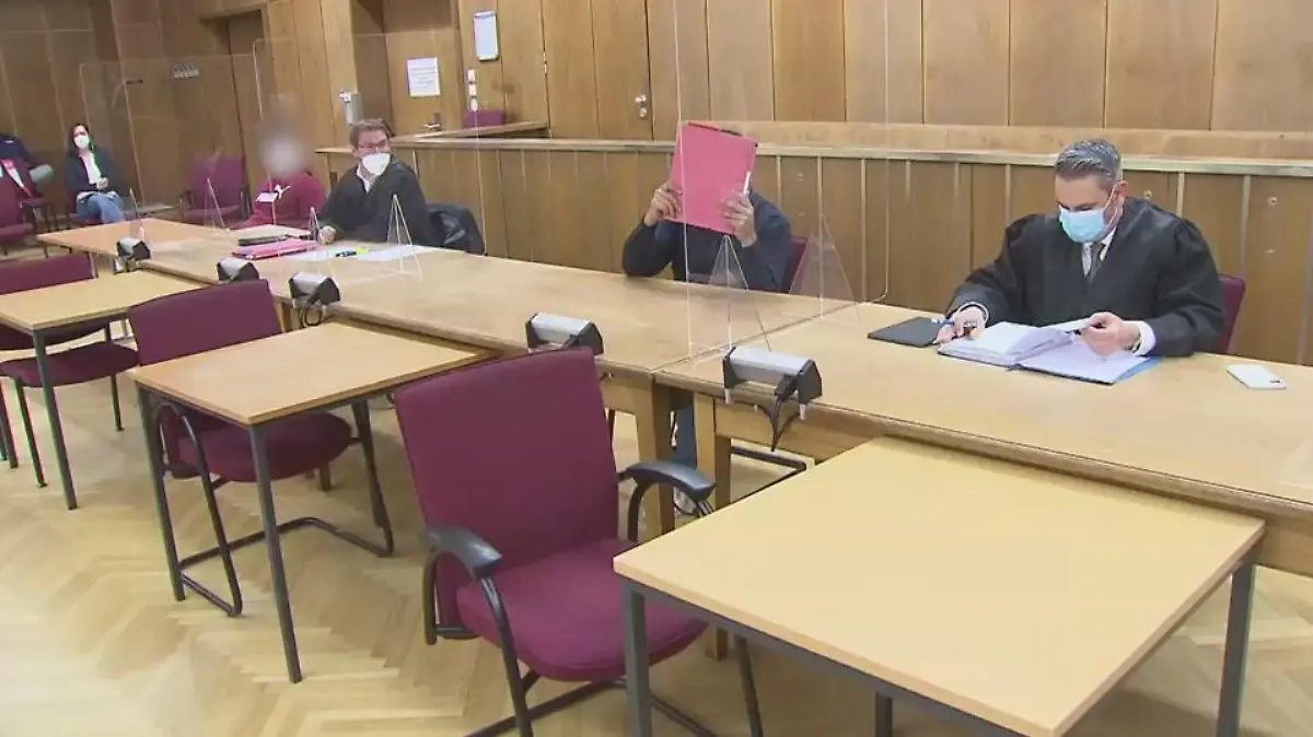 Zwei Männer müssen sich vor dem Landgericht Hannover verantworten.