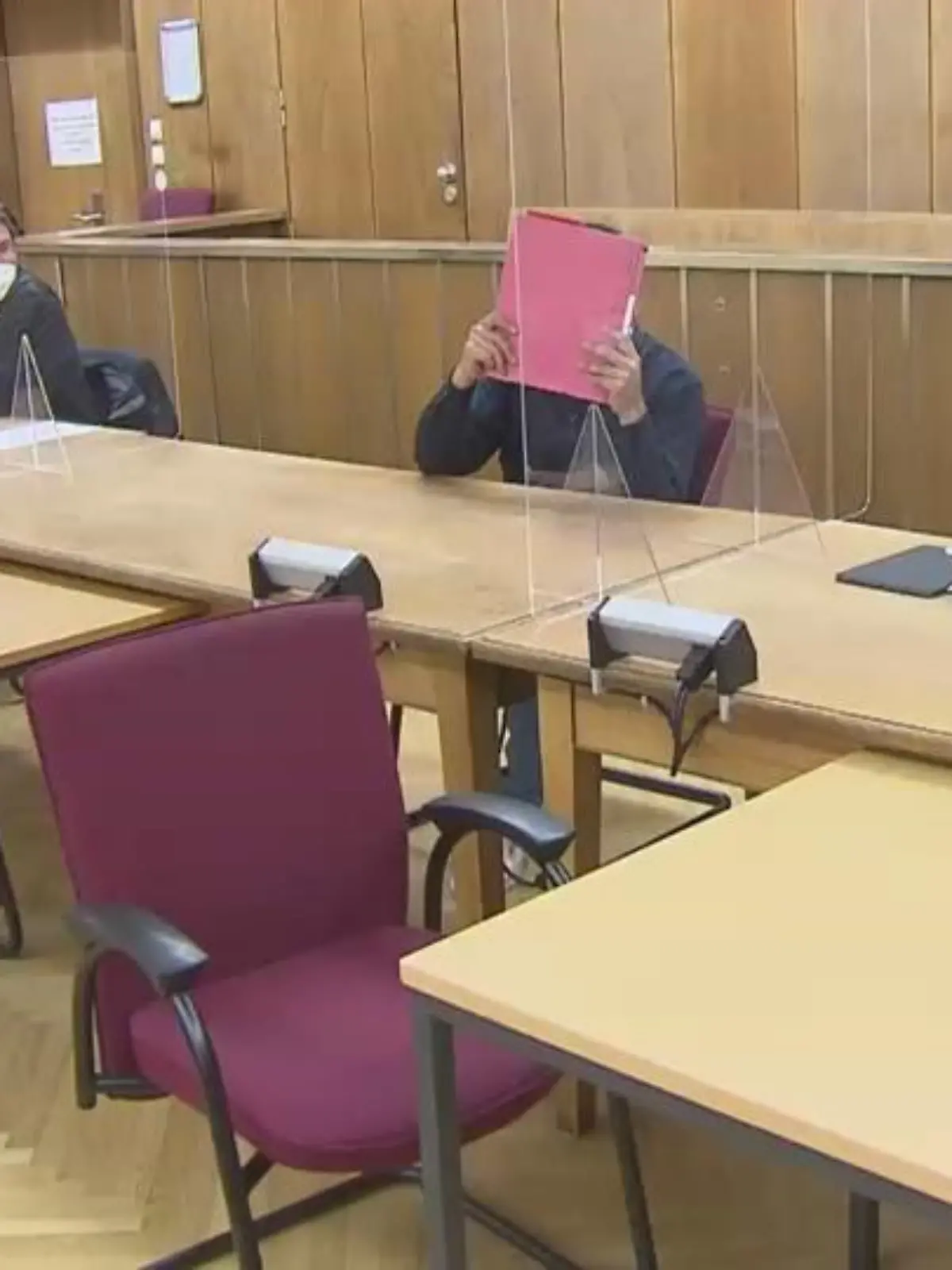 Zwei Männer müssen sich vor dem Landgericht Hannover verantworten.