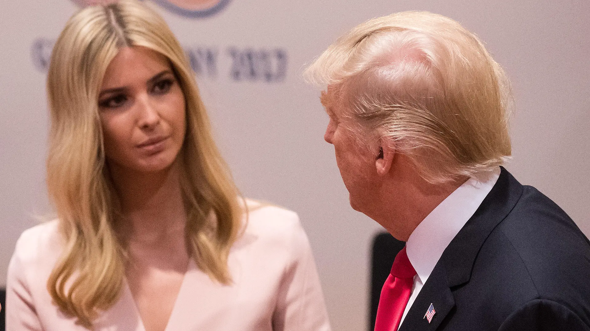 ARCHIV - 08.07.2017, Hamburg: Donald Trump, Präsident der USA, und seine Tochter Ivanka kommen zu der 3. Arbeitssitzung der G20 Staats- und Regierungschefs zum Thema «Partnership with Africa» beim G20-Gipfel in Hamburg. US-Präsident Trump bezeichnet kritische Medien als «Feinde des Volkes» - nun hat seine eigene Tochter und Beraterin deutlich gemacht, dass sie diese Einschätzung nicht teilt. Foto: Bernd von Jutrczenka/dpa +++ dpa-Bildfunk +++