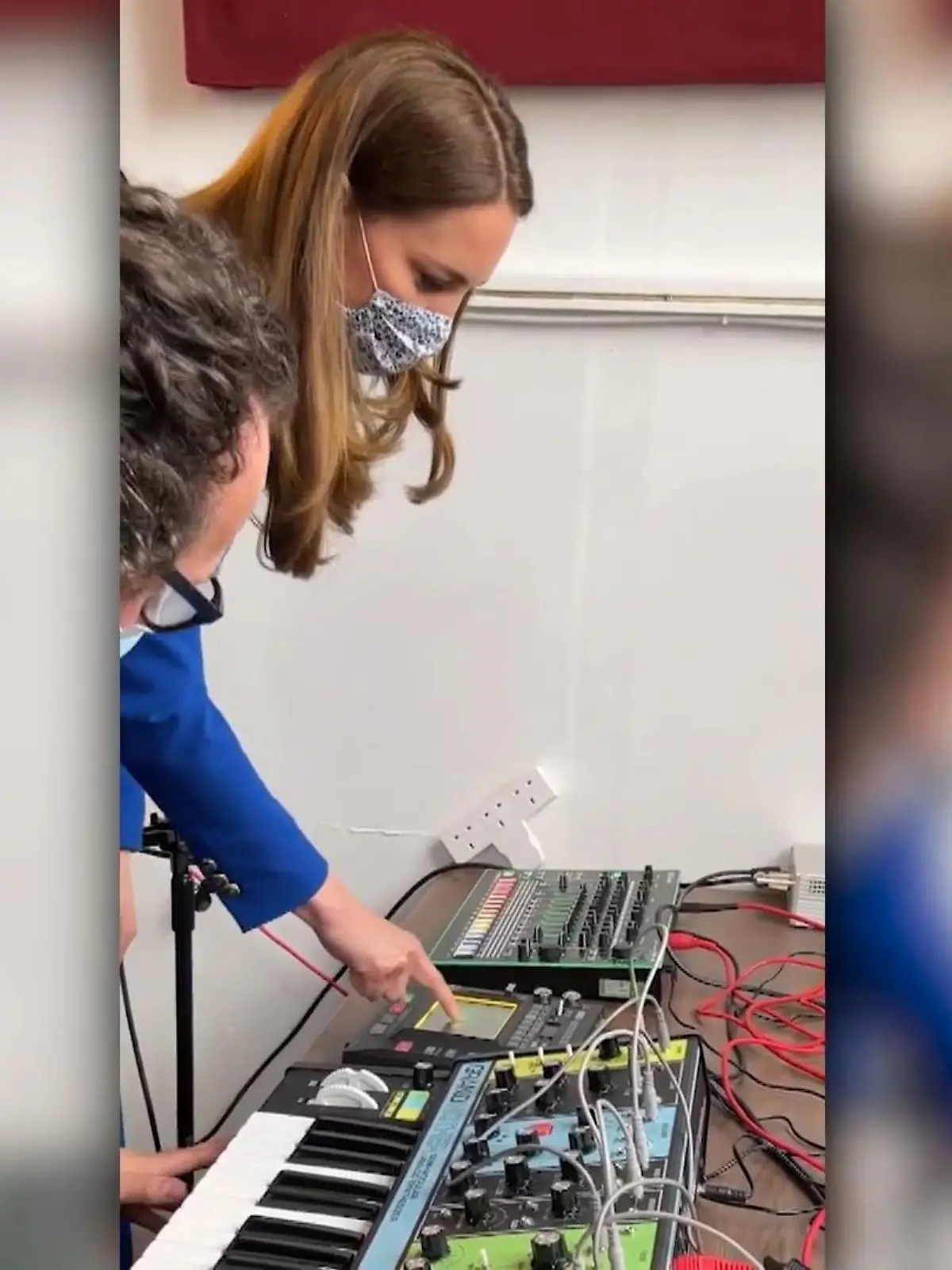 Herzogin Kate versucht sich als Djane.