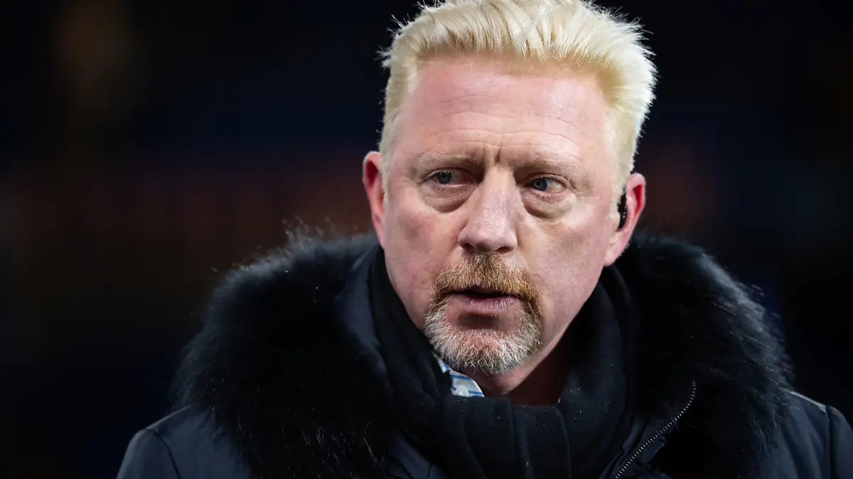 ARCHIV - 25.02.2020, Großbritannien, London: Fußball: Champions League, FC Chelsea - FC Bayern München, K.o.-Runde, Achtelfinale, Hinspiel im Stadion Stamford Bridge. TV-Experte Boris Becker kommt vor dem Spiel ins Stadion. Die Kinder von Deutschlands Tennis-Legende Boris Becker sind häufig rassistischen Anfeindungen ausgesetzt. Foto: Sven Hoppe/dpa +++ dpa-Bildfunk +++