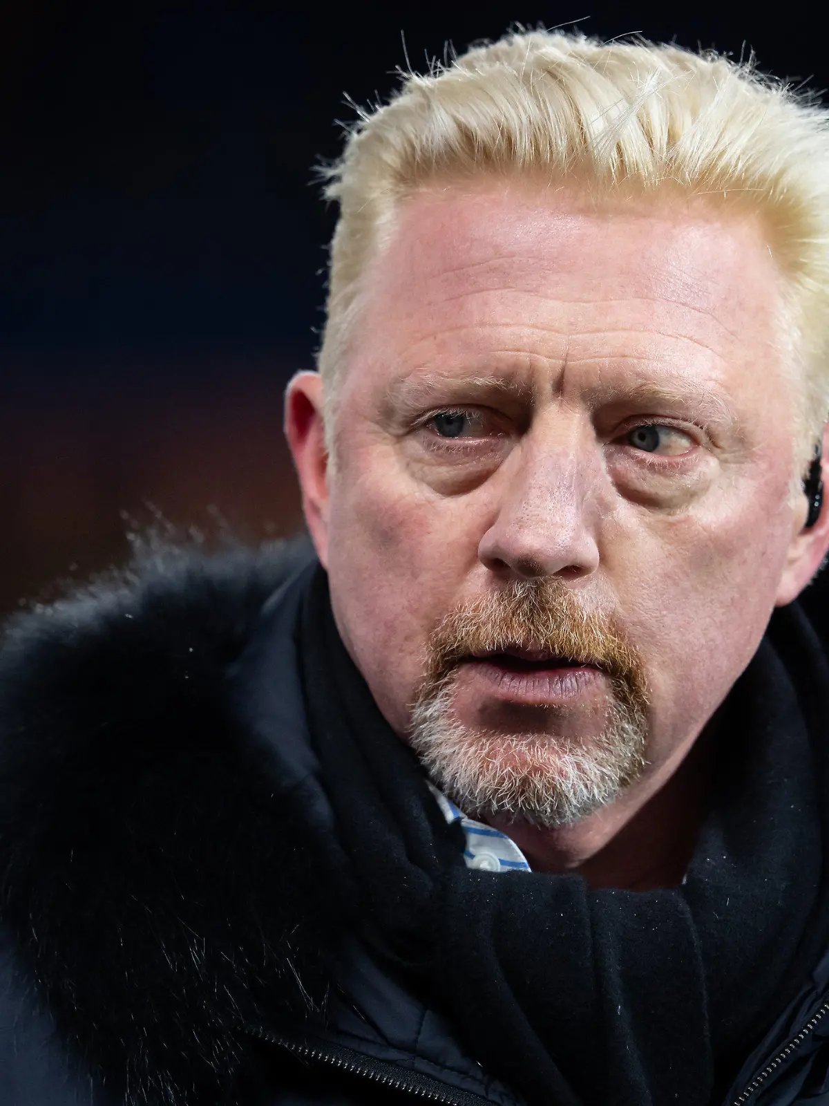 ARCHIV - 25.02.2020, Großbritannien, London: Fußball: Champions League, FC Chelsea - FC Bayern München, K.o.-Runde, Achtelfinale, Hinspiel im Stadion Stamford Bridge. TV-Experte Boris Becker kommt vor dem Spiel ins Stadion. Die Kinder von Deutschlands Tennis-Legende Boris Becker sind häufig rassistischen Anfeindungen ausgesetzt. Foto: Sven Hoppe/dpa +++ dpa-Bildfunk +++