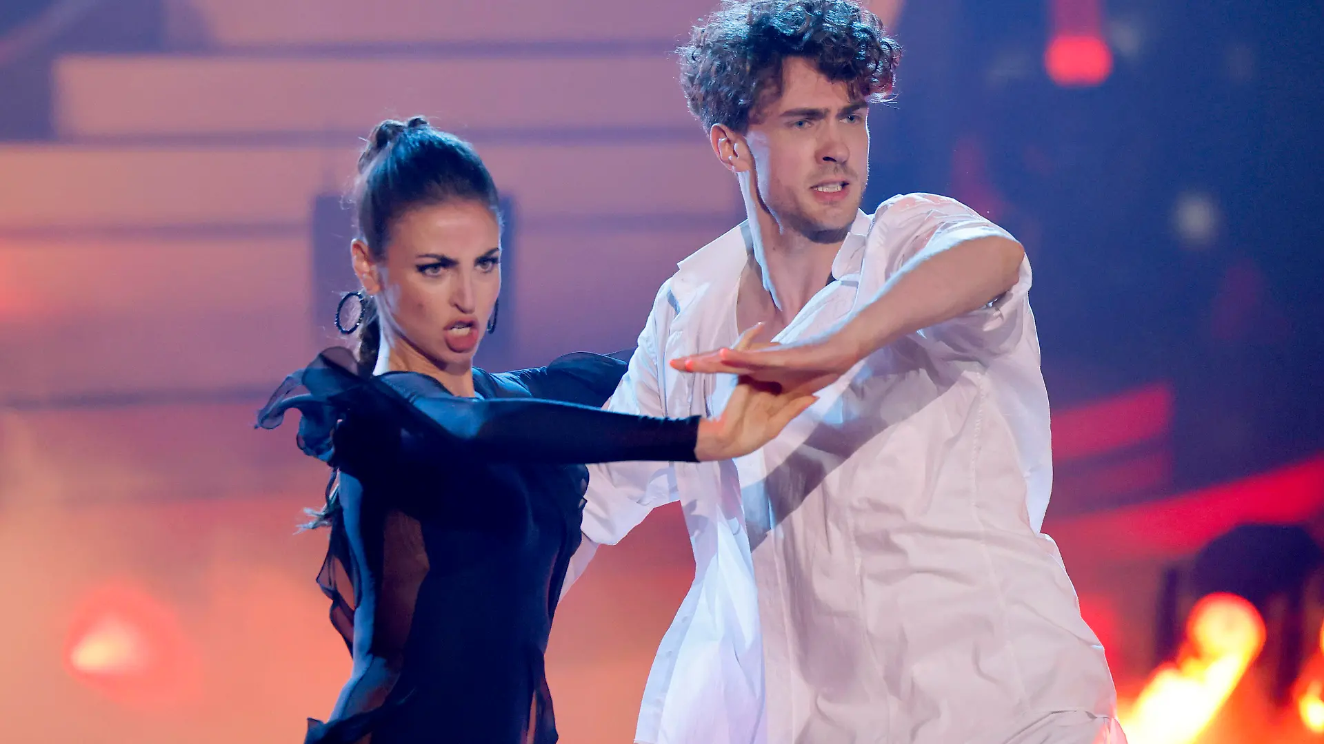Tänzerin Ekaterina Leonova und Mentalist Timon Krause bei der 16. Staffel der RTL-Tanzshow Let s Dance im MMC Coloneum. Köln, 28.04.2023 NRW Deutschland *** Dancer Ekaterina Leonova and mentalist Timon Krause at the 16 season of the RTL dance show Let s Dance at the MMC Coloneum Cologne, 28 04 2023 NRW Germany Copyright: xChristophxHardtx
