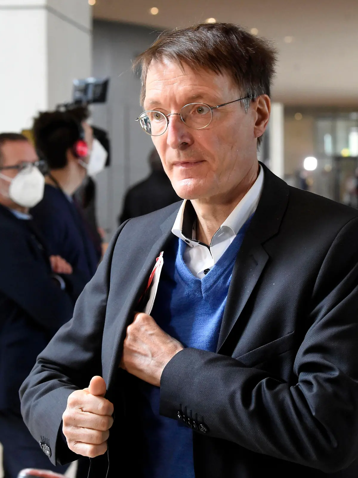  Karl Lauterbach bei einem Pressestatement am Rande der 222. Sitzung des Deutschen Bundestages im Reichstagsgebäude. Berlin, 16.04.2021 *** Karl Lauterbach during a press statement on the sidelines of the 222 session of the German Bundestag in the Reichstag building Berlin, 16 04 2021 Foto:xF.xKernx/xFuturexImage