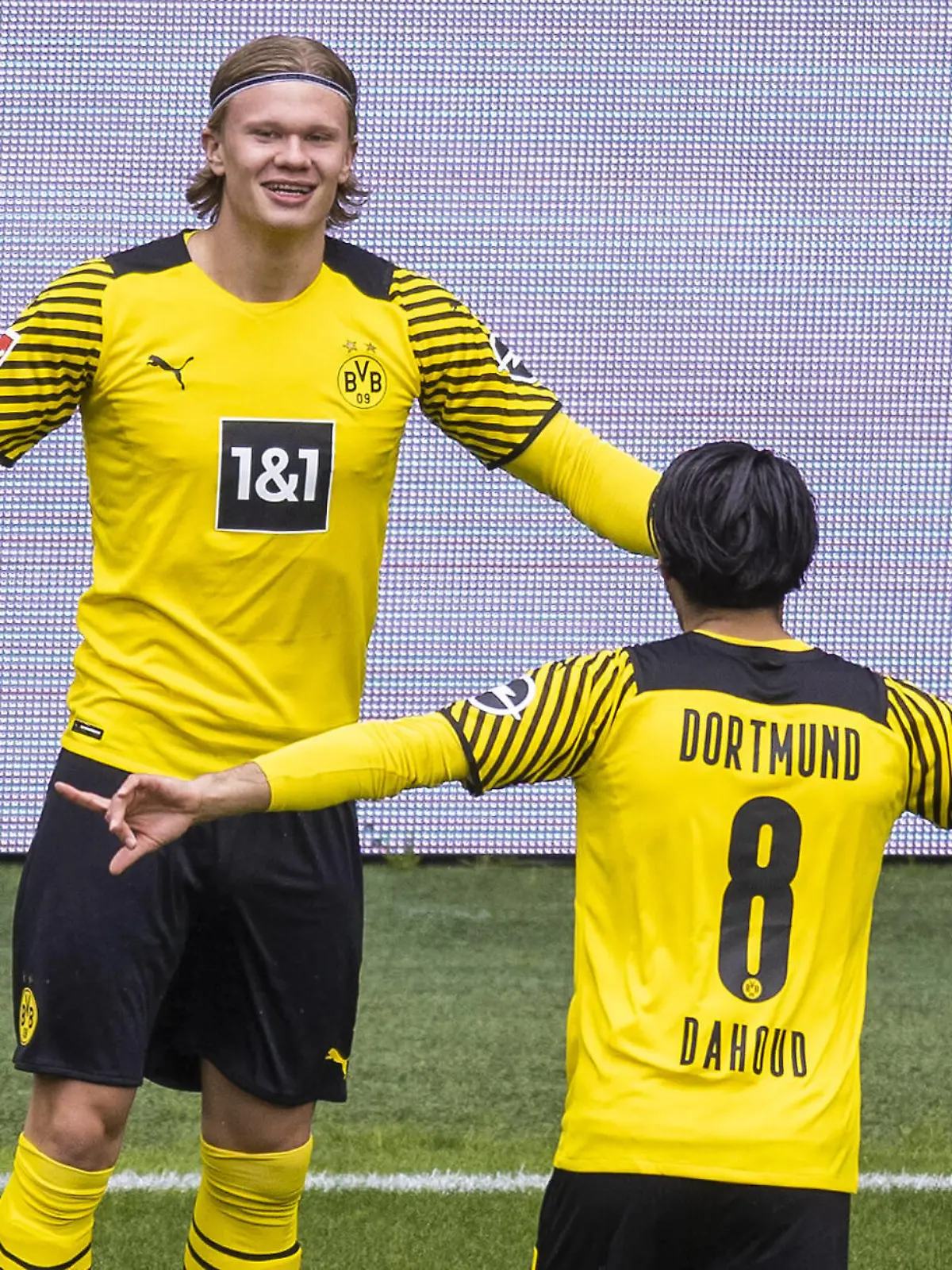 Borussia Dortmund - Bayer Leverkusen Torjubel: Erling Haaland BVB, Mahmoud Dahoud BVB Borussia Dortmund - Bayer Leverkusen 22.05.2021, Fussball, 1. Bundesliga, Saison 2020/21 Foto: Moritz Müller / Pool Only for Editorial use Dortmund Signal-Iduna-Park NRW Deutschland *** Borussia Dortmund Bayer Leverkusen goal celebration Erling Haaland BVB , Mahmoud Dahoud BVB Borussia Dortmund Bayer Leverkusen 22 05 2021, Football, 1 Bundesliga, season 2020 21 Photo Moritz Müller Pool Only for Editorial use Dortmund Signal Iduna Park NRW Germany Poolfoto MoMue ,EDITORIAL USE ONLY
