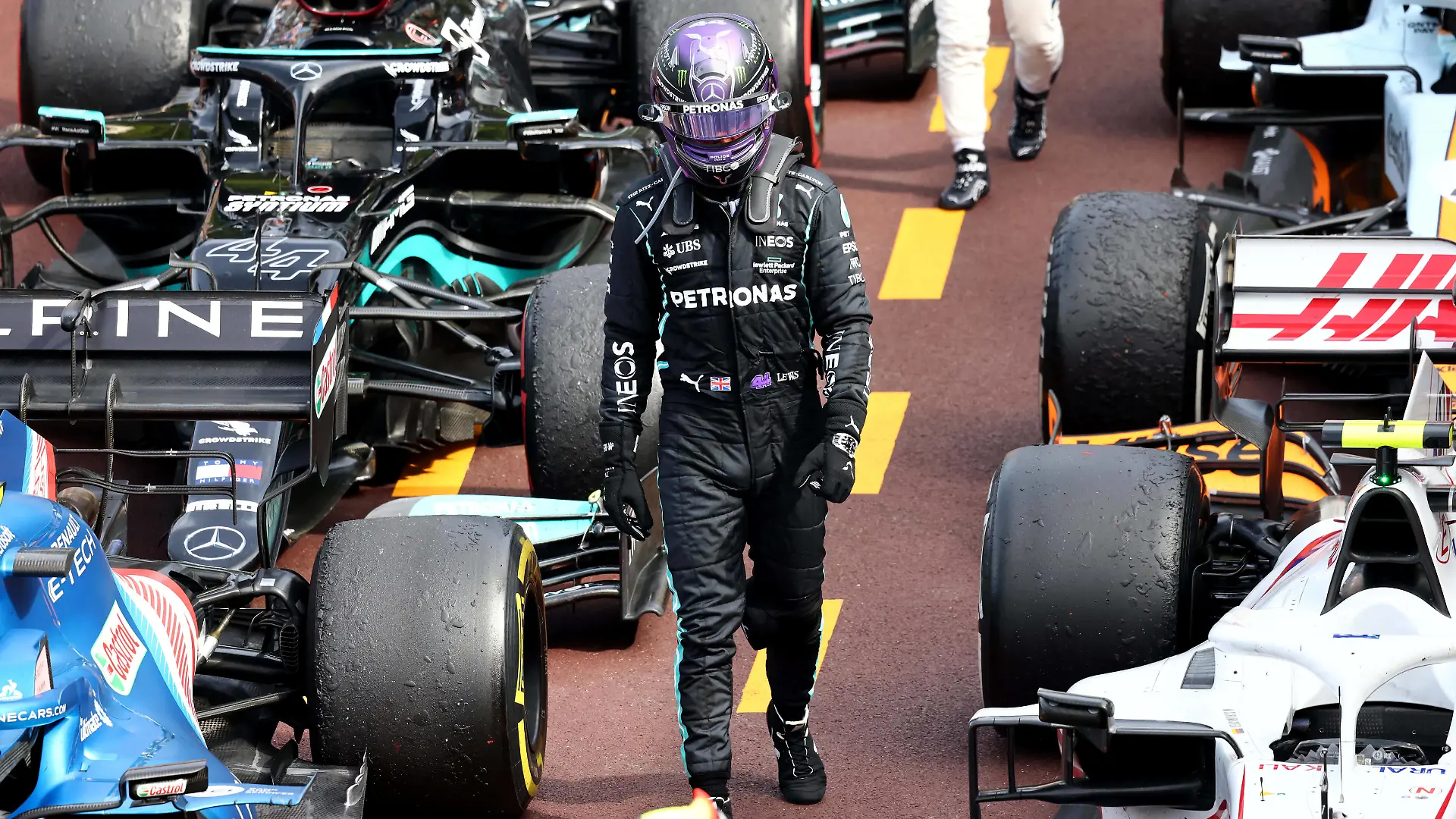 Formula 1 2021: Monaco GP CIRCUIT DE MONACO, MONACO - MAY 23: Sir Lewis Hamilton, Mercedes, arrives in Parc Ferme during the Monaco GP at Circuit de Monaco on Sunday May 23, 2021 in Monte Carlo, Monaco. Photo by Steve Etherington / LAT Images Images PUBLICATIONxINxGERxSUIxAUTxHUNxONLY GP2105_134644SNE31428