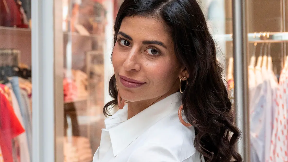 Evanthia Benetatou beim Fototermin vor der Claudia Obert Boutique 'Luxus Clever' im April 2020.