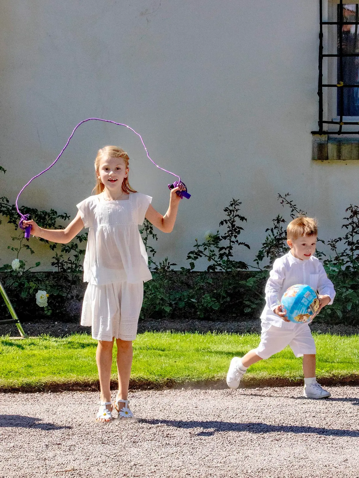 Der royale Nachwuchs in Schweden: Prinzessin Estelle und ihr Brüderchen Prinz Oscar.