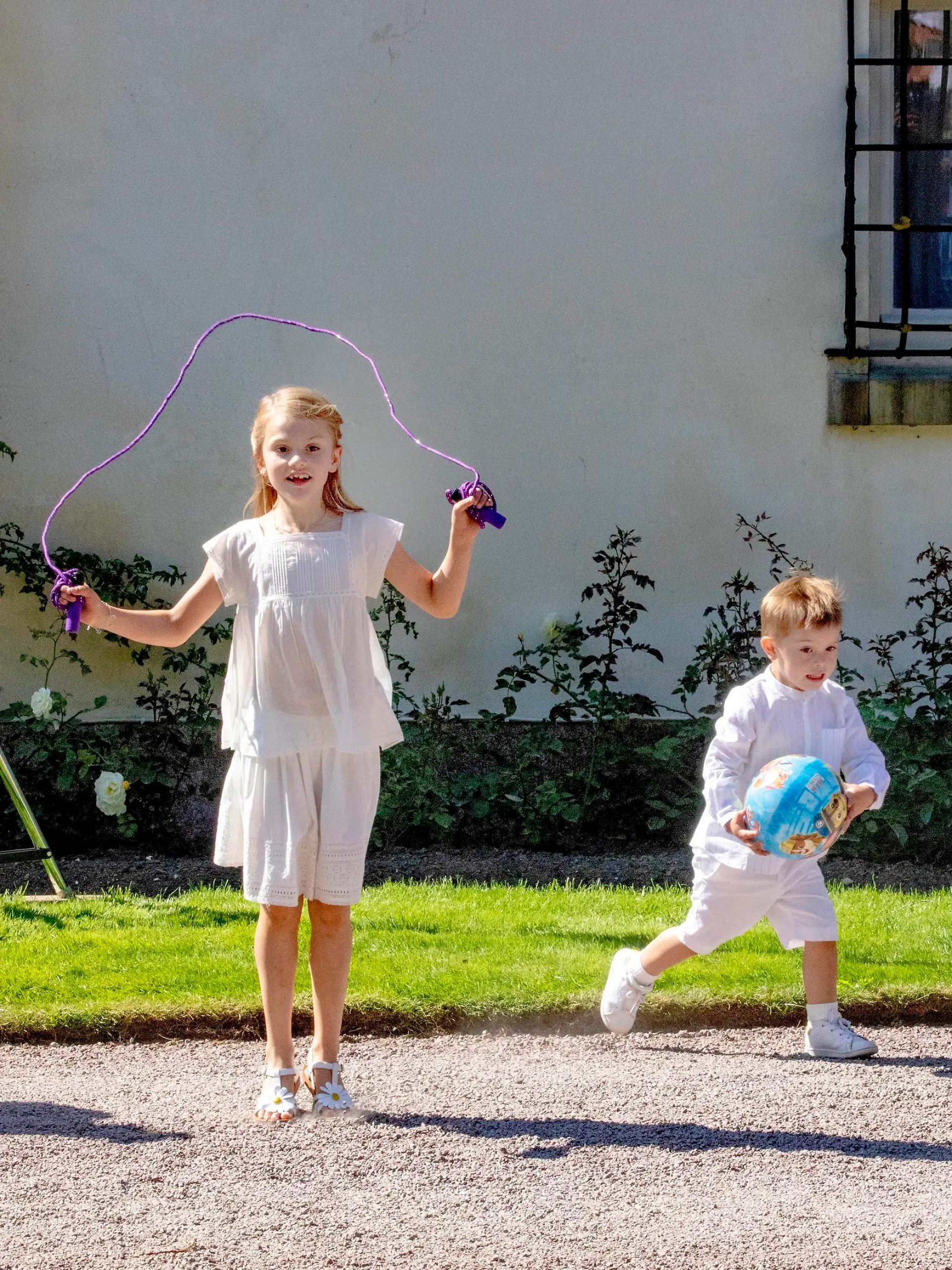Der royale Nachwuchs in Schweden: Prinzessin Estelle und ihr Brüderchen Prinz Oscar.