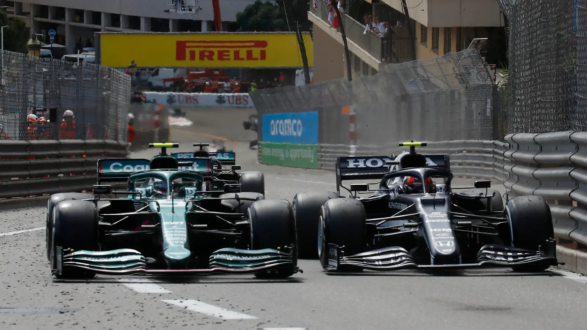 Formula One F1 - Monaco Grand Prix - Circuit de Monaco, Monte Carlo, Monaco - May 23, 2021 AlphaTauri's Pierre Gasly in action with Aston Martin's Sebastian Vettel during the race REUTERS/Gonzalo Fuentes