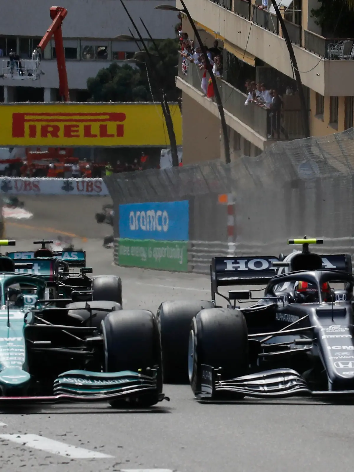 Formula One F1 - Monaco Grand Prix - Circuit de Monaco, Monte Carlo, Monaco - May 23, 2021 AlphaTauri's Pierre Gasly in action with Aston Martin's Sebastian Vettel during the race REUTERS/Gonzalo Fuentes