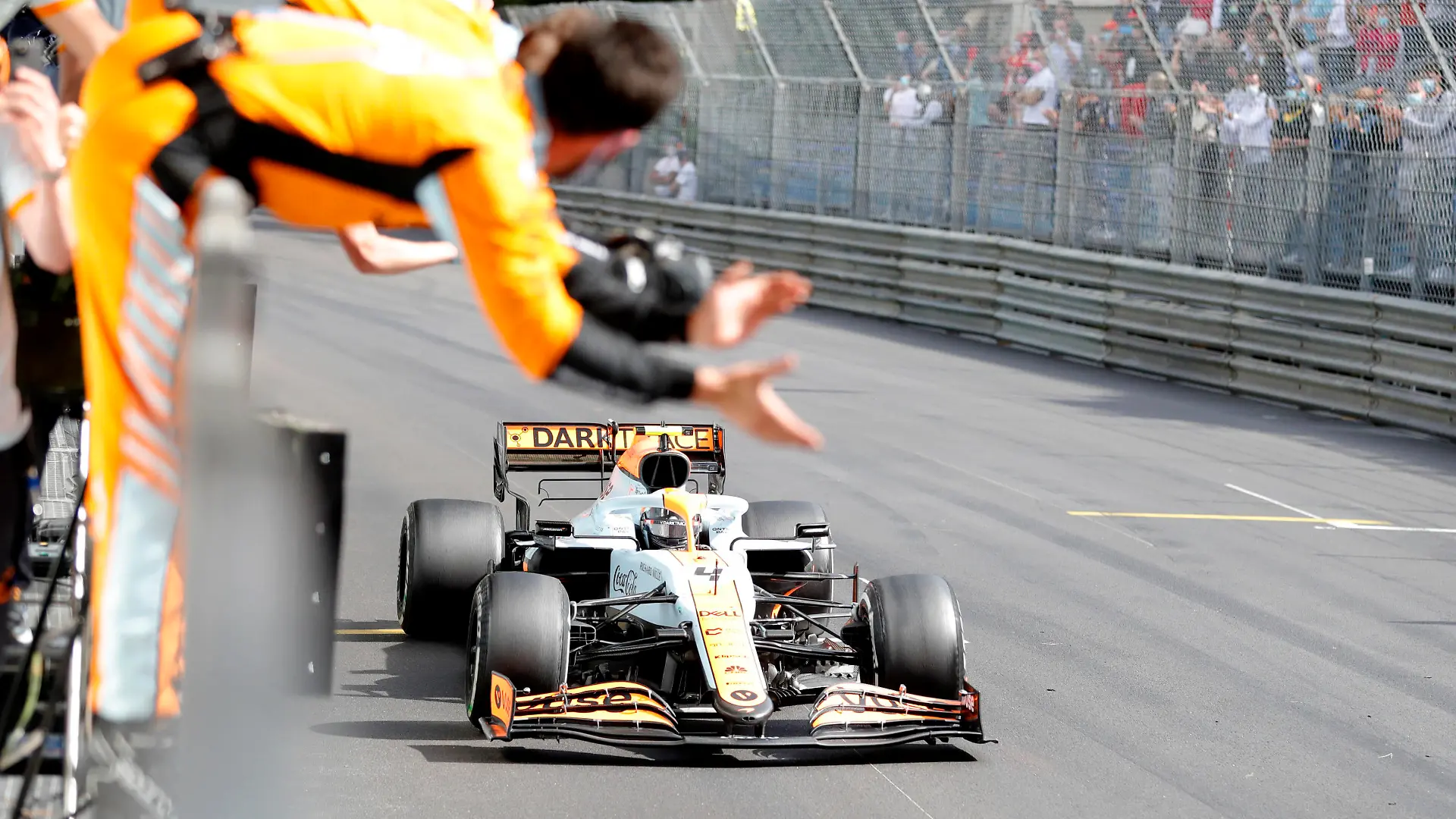 Formula 1 2021: Monaco GP CIRCUIT DE MONACO, MONACO - MAY 23: Lando Norris, McLaren MCL35M, 3rd position, crosses the line to the cheers of his team on the pit wall during the Monaco GP at Circuit de Monaco on Sunday May 23, 2021 in Monte Carlo, Monaco. Photo by Glenn Dunbar / LAT Images Images PUBLICATIONxINxGERxSUIxAUTxHUNxONLY GP2105_134139_69I5197