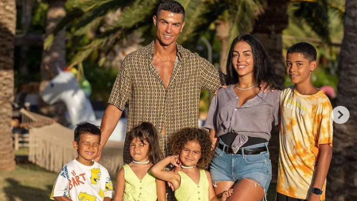 Ronaldo und seine Liebste genießen eine Auszeit mit der ganzen Familie.