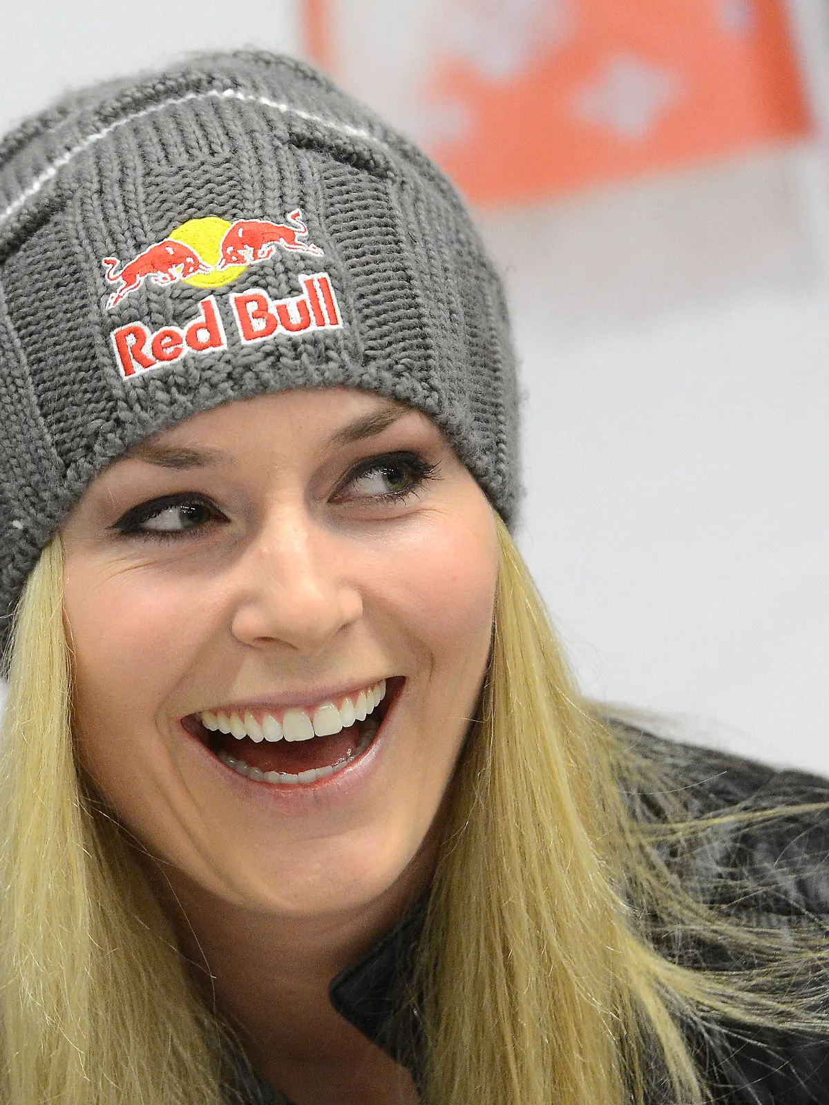 ARCHIV - Die US-amerikanische Skirennläuferin Lindsey Vonn lacht während einer Pressekonferenz am 03.02.2013 in Schladming (Österreich). EPA/HELMUT FOHRINGER (zu dpa «Lindsey Vonn erholt sich mit «Knuddel-Kumpel»-Hund Leo» vom 17.01.2014) +++(c) dpa - Bildfunk+++