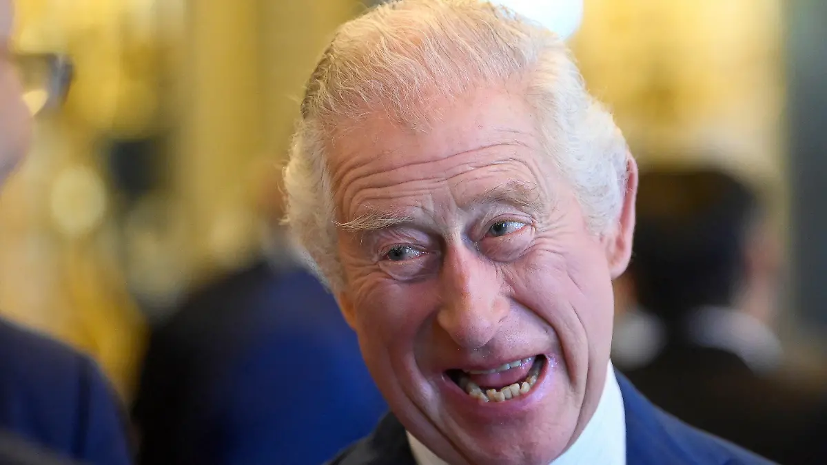 05.05.2023, Großbritannien, London: König Charles III. nimmt in Begleitung von Mitgliedern der königlichen Familie an einem Mittagessen der Generalgouverneure und Premierminister des Königreichs, einen Tag vor seiner Krönung, im Buckingham Palace teil. Die Krönung von König Charles III. wird am 6. Mai in London stattfinden. Foto: Toby Melville/PA Wire/dpa +++ dpa-Bildfunk +++