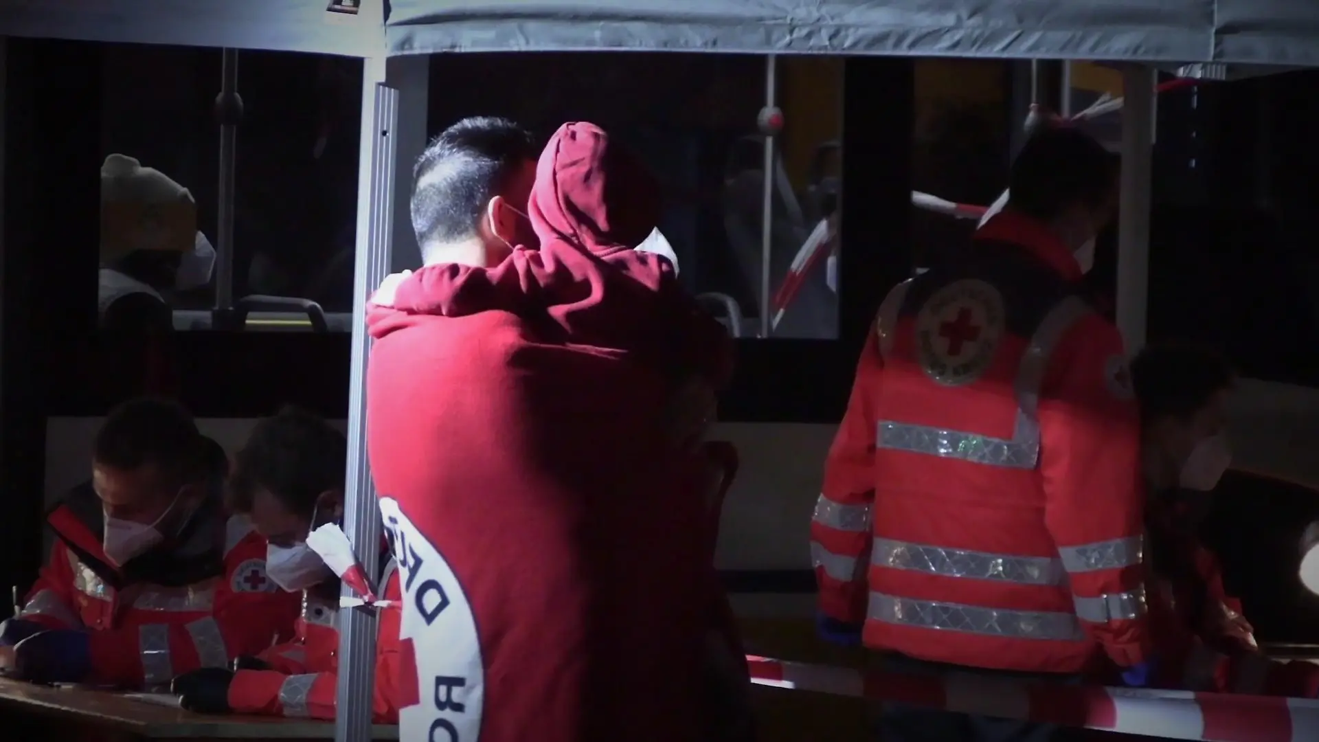Bei einem Feuer in einer Geflüchtetenunterkunft in Darmstadt verloren einige der Bewohner ihre Bleibe.