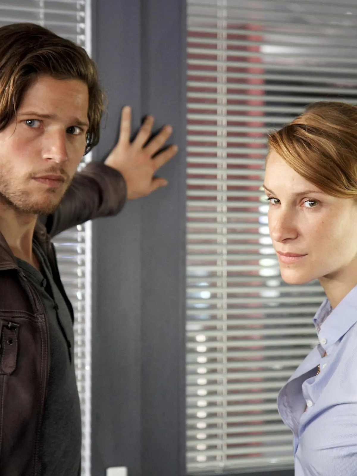 Während Leo (Chiara Schoras) davon überzeugt ist, dass Annika die Täterin ist, ist Brenners (Sebastian Ströbel) Skepsis nach deren Aussage geweckt. Ist Annika wirklich der gesuchte Feuerteufel?