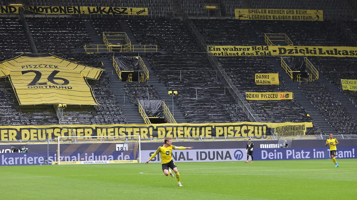 Eine ganze Tribüne für Lukasz Piszczek