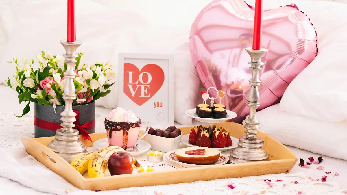 RECORD DATE NOT STATED Breakfast in bed, nice idea for mothersday, let yourself be pampered. *** Fr