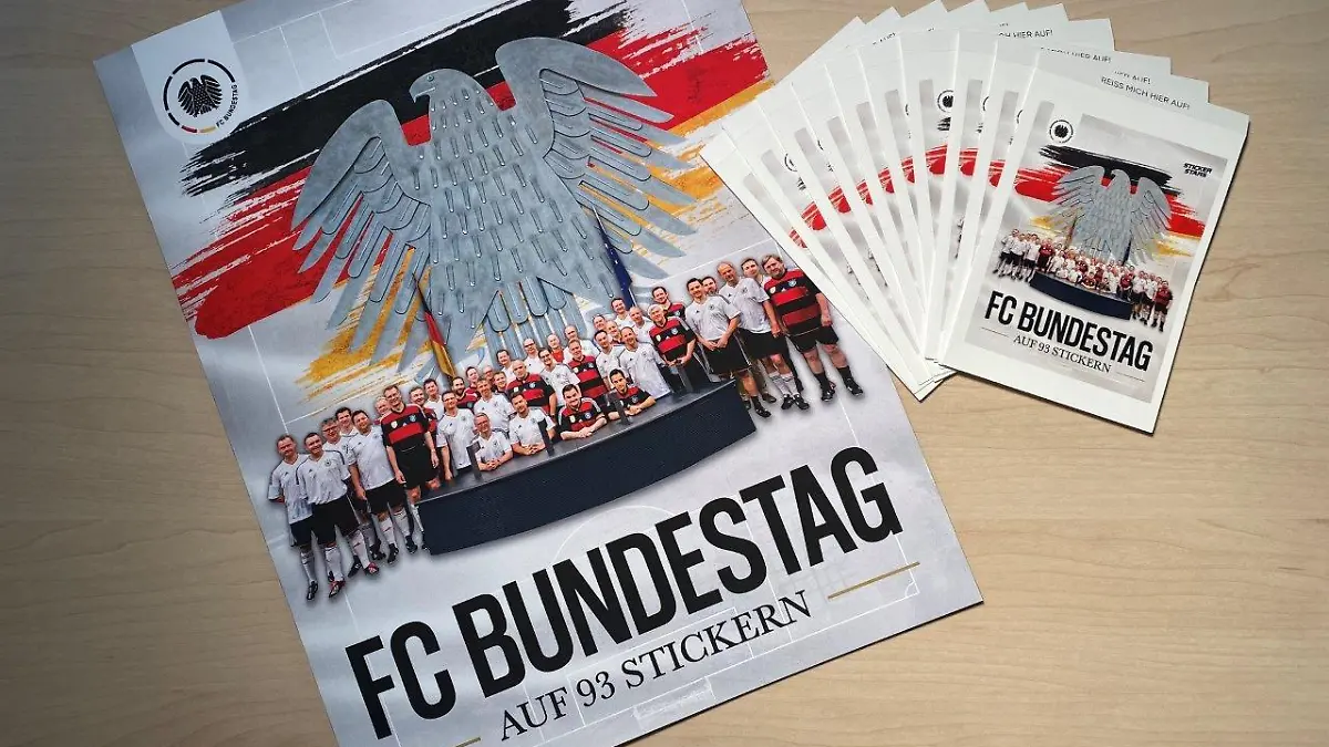 HANDOUT - 18.05.2021, Berlin: Zahlreiche Bundestagsabgeordnete gibt es ab sofort in Stickerform samt Sammelalbum. Der FC Bundestag, in dem viele Parlamentarier spielen, hat nach Angaben des Kapitäns und CDU/CSU-Abgeordneten Fritz Güntzler ein eigenes Stickerheft herausgebracht. (zu dpa: FC Bundestag bekommt eigenes Stickeralbum ) Foto: Liz Oys/FC Bundestag/dpa - ACHTUNG: Nur zur redaktionellen Verwendung im Zusammenhang mit der aktuellen Berichterstattung über das Stickeralbum des FC Bundestag und nur mit vollständiger Nennung des vorstehenden Credits +++ dpa-Bildfunk +++