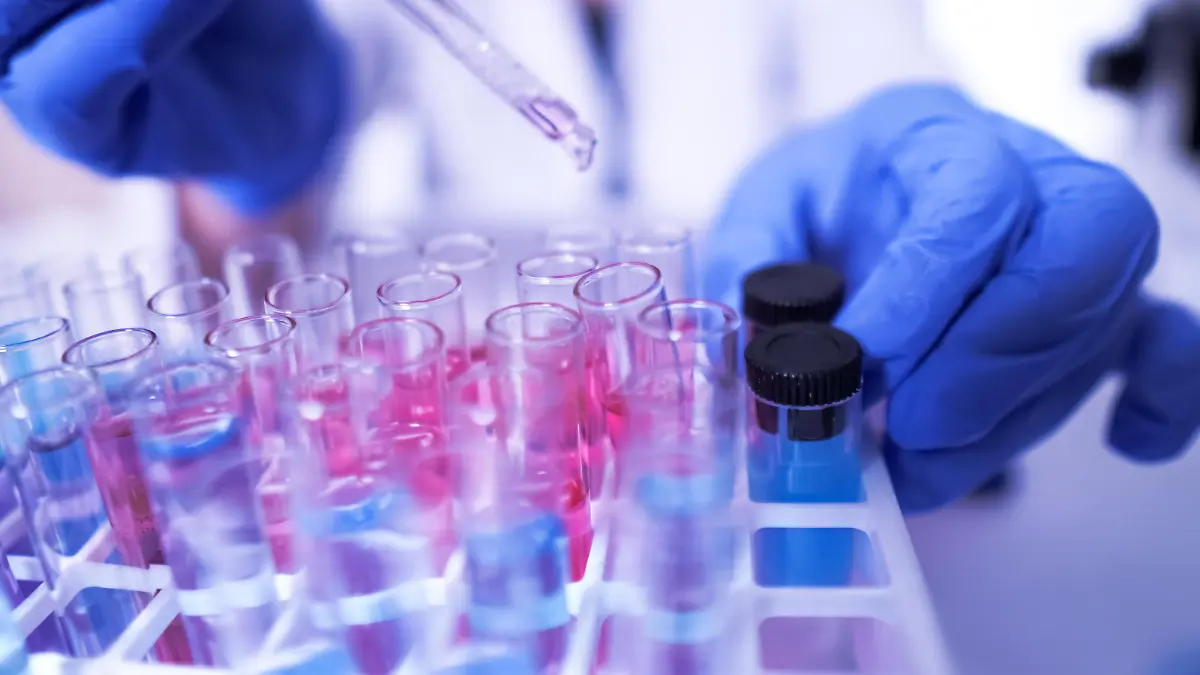 Coronatests im Labor.