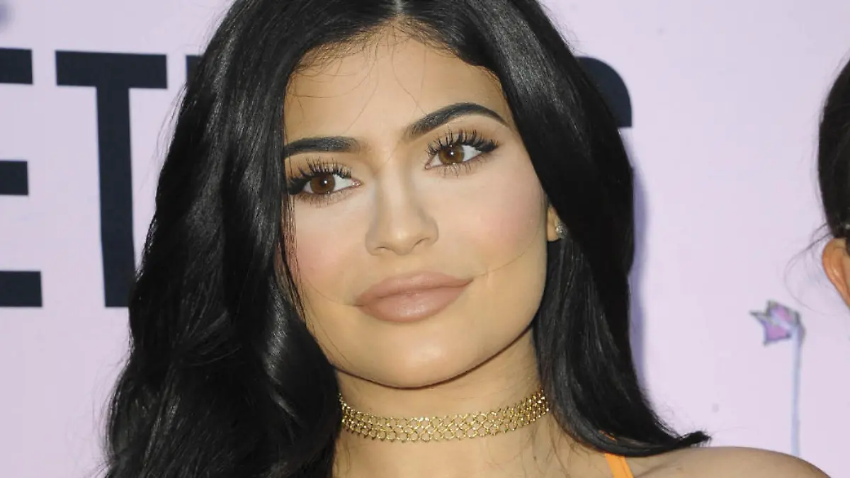 Kylie Jenner mit unbekanntem Hottie unterwegs Wir wissen, wer er ist!