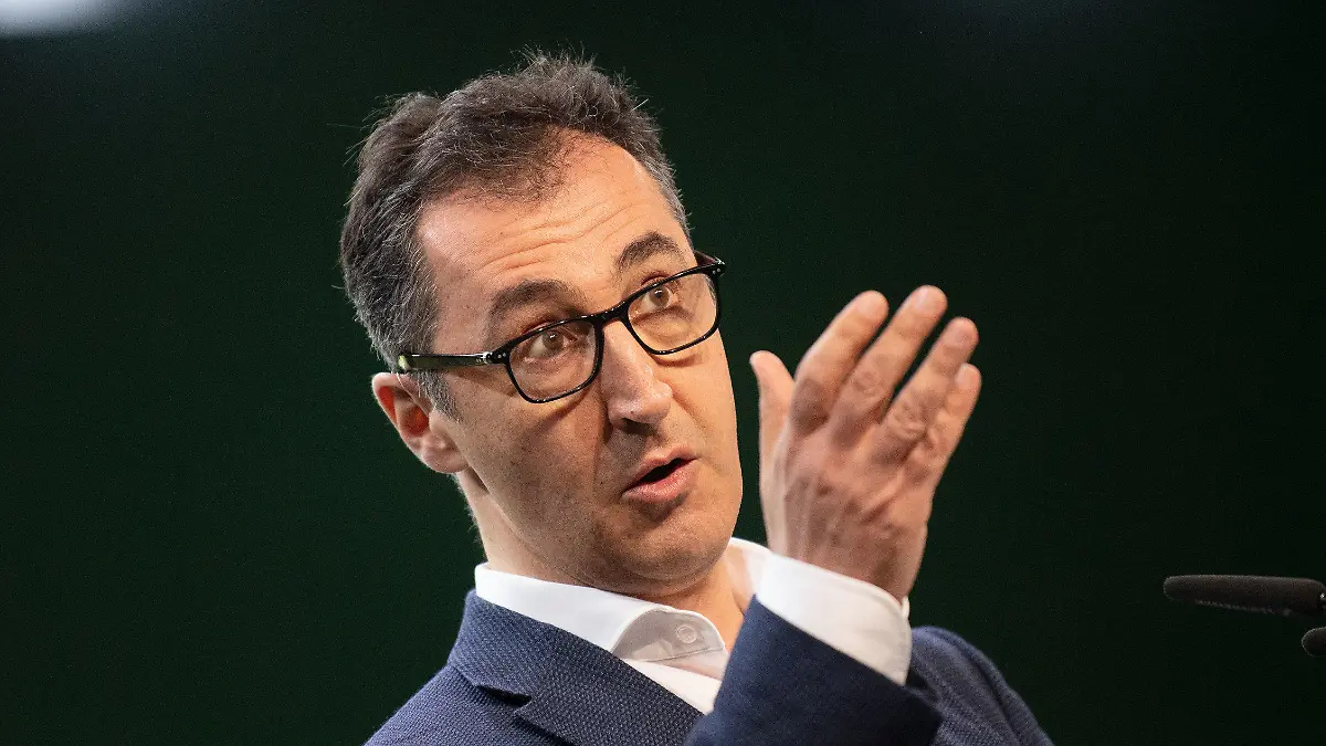 ARCHIV - 08.05.2021, Baden-Württemberg, Stuttgart: Der Bundestagsabgeordnete Cem Özdemir (Bündnis 90/Die Grünen) spricht auf dem Online-Parteitag von Bündnis 90/Die Grünen in Baden-Württemberg. (Zu dpa "Özdemir meldet Weihnachtsgeldzahlungen der Grünen nach") Foto: Marijan Murat/dpa +++ dpa-Bildfunk +++