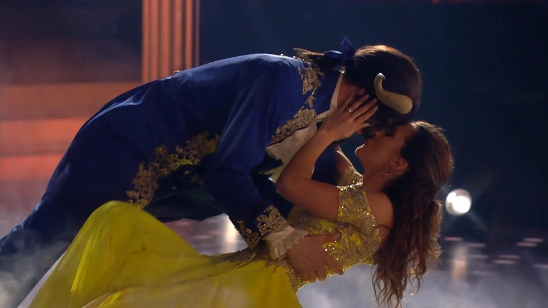 Moritz Hans und Renata Lusin ihren Final-Freestyle zu "Die Schöne und das Biest"