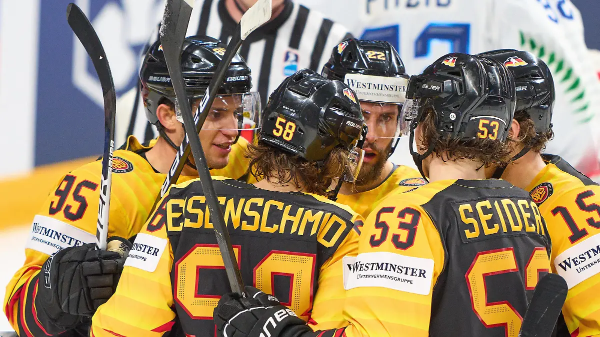  Frederik TIFFELS, DEB 95 scores, shoots goal , Tor, Treffer, 3-2, jubel GERMANY - ITALY IIHF Ice hockey, Eishockey WORLD CHAMPIONSHIPS in Riga, Latvia, Lettland, May 21, 2021, Season 2020/2021
