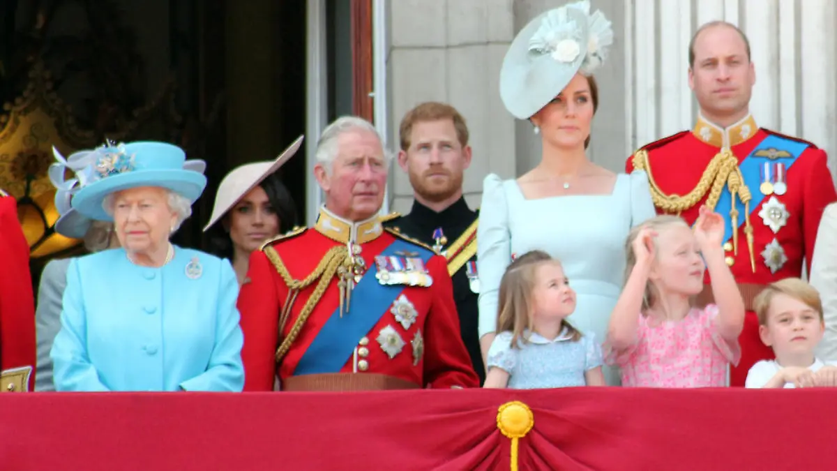 "Große Kluft" zwischen der Königsfamilie und Harry und Meghan