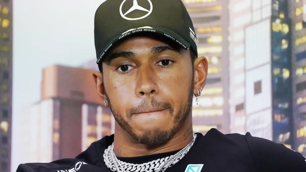 ARCHIV - 12.03.2020, Australien, Melbourne: Formel 1: Pressekonferenz zum Großen Preis von Australien: Lewis Hamilton aus Großbritannien von Team Mercedes reagiert während einer Pressekonferenz. (zu dpa: "Lewis Hamilton: Statuen von Rassisten abreißen") Foto: Michael Dodge/AAP/dpa +++ dpa-Bildfunk +++