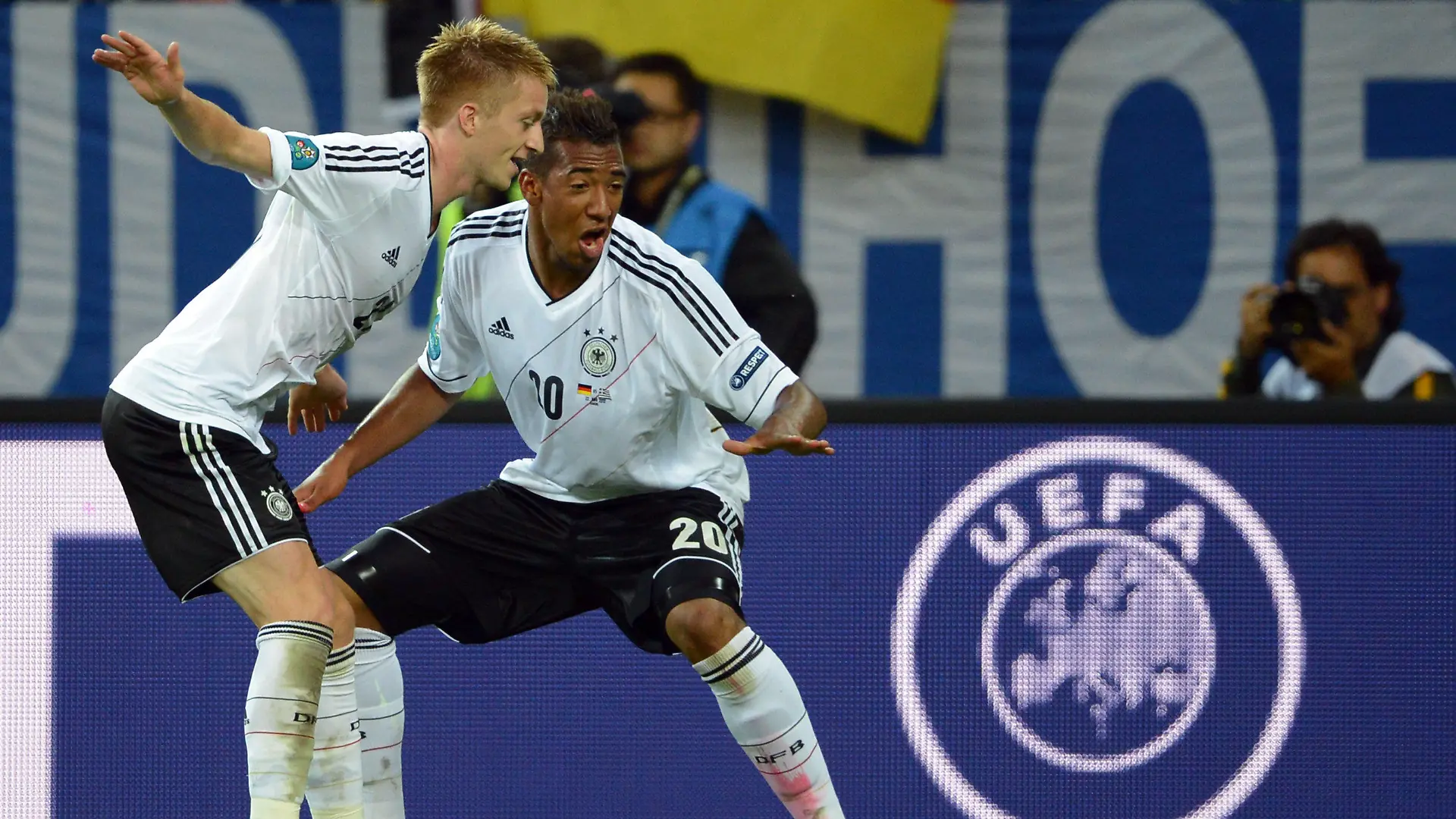 Germany's Marco Reus (L) celebrates with teammate Jerome Boateng after scoring the 4-1 during UEFA EURO 2012 quarter- final soccer match Germany vs Greece at Arena Gdansk in Gdansk, Poland, 22 June 2012. Photo: Marcus Brandt dpa (Please refer to chapters 7 and 8 of http://dpaq.de/Ziovh for UEFA Euro 2012 Terms & Conditions) +++(c) dpa - Bildfunk+++