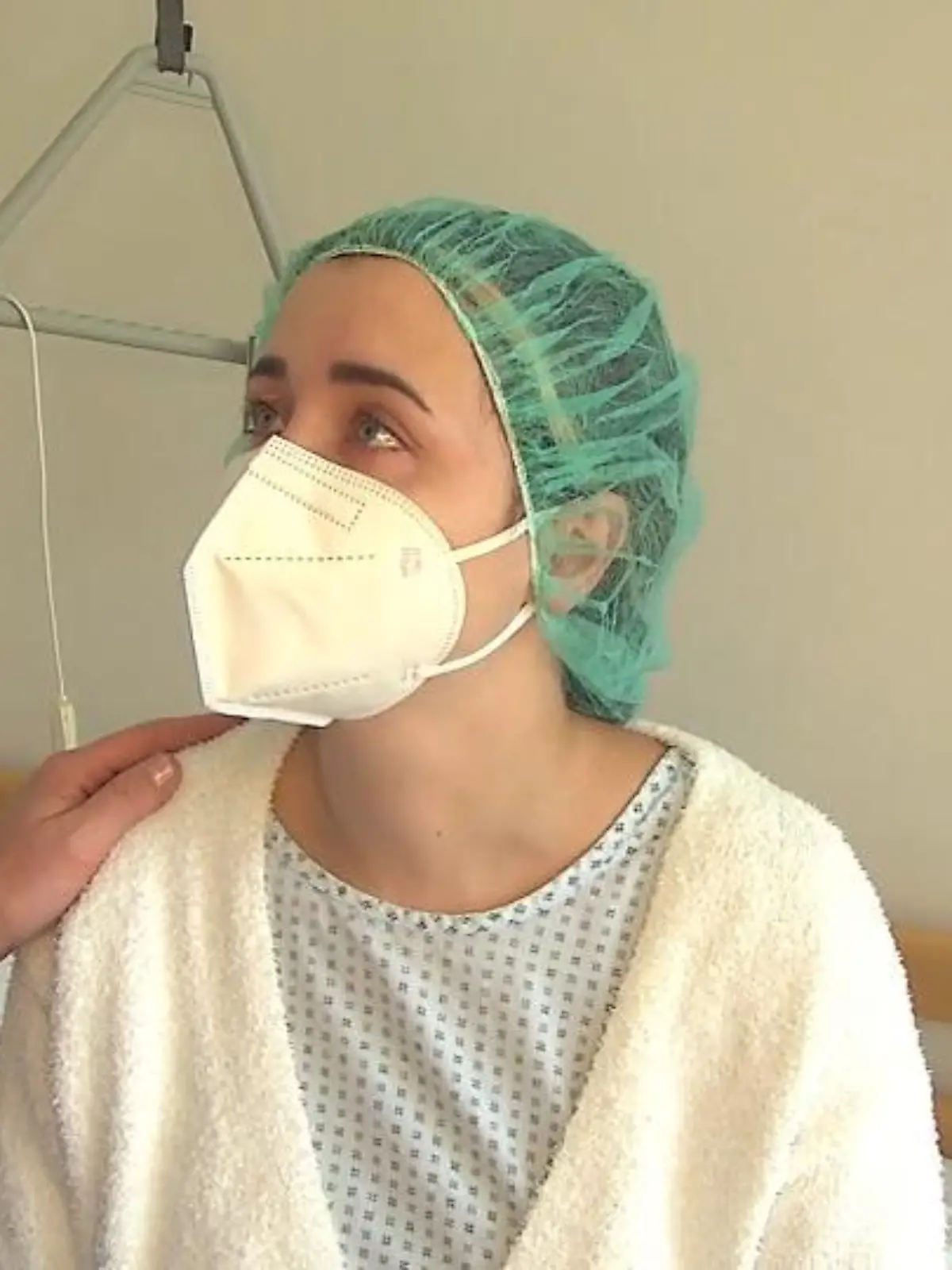 Bild zu: "6-Stunden-Eingriff: Cathy Lugners Brustimplantate sind raus"