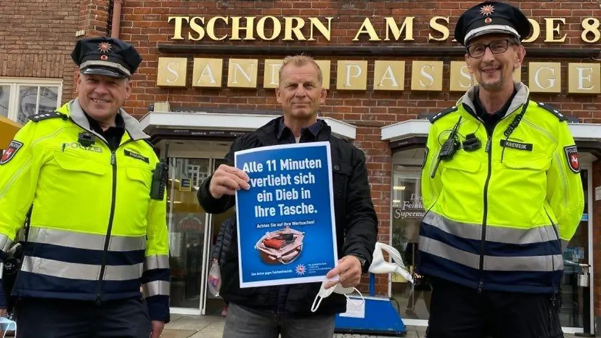 "Alle 11 Minuten verliebt sich ein Dieb in Ihre Tasche" ++ Präventions-Plakatkampagne im Umfeld von Einkaufsmärkten in der Region Lüneburg ++ KHK Michael Falk und sein Team erinnern an die Basics zum Schutz vor Taschendiebstahl