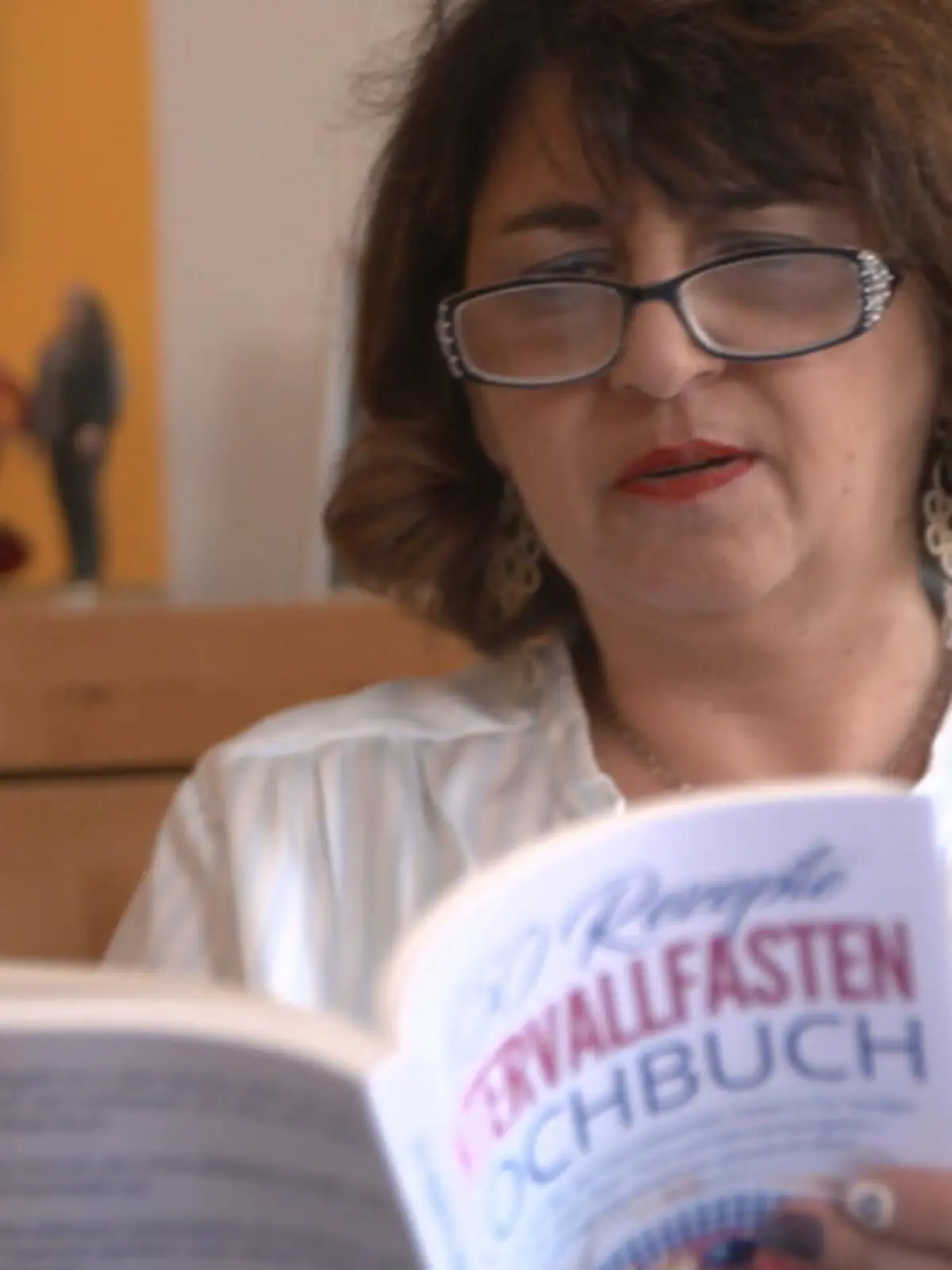 Claudia (51) hat mit Intervallfasten 3 Monate gegen die Wechseljahrsbeschwerden angekämpft.
