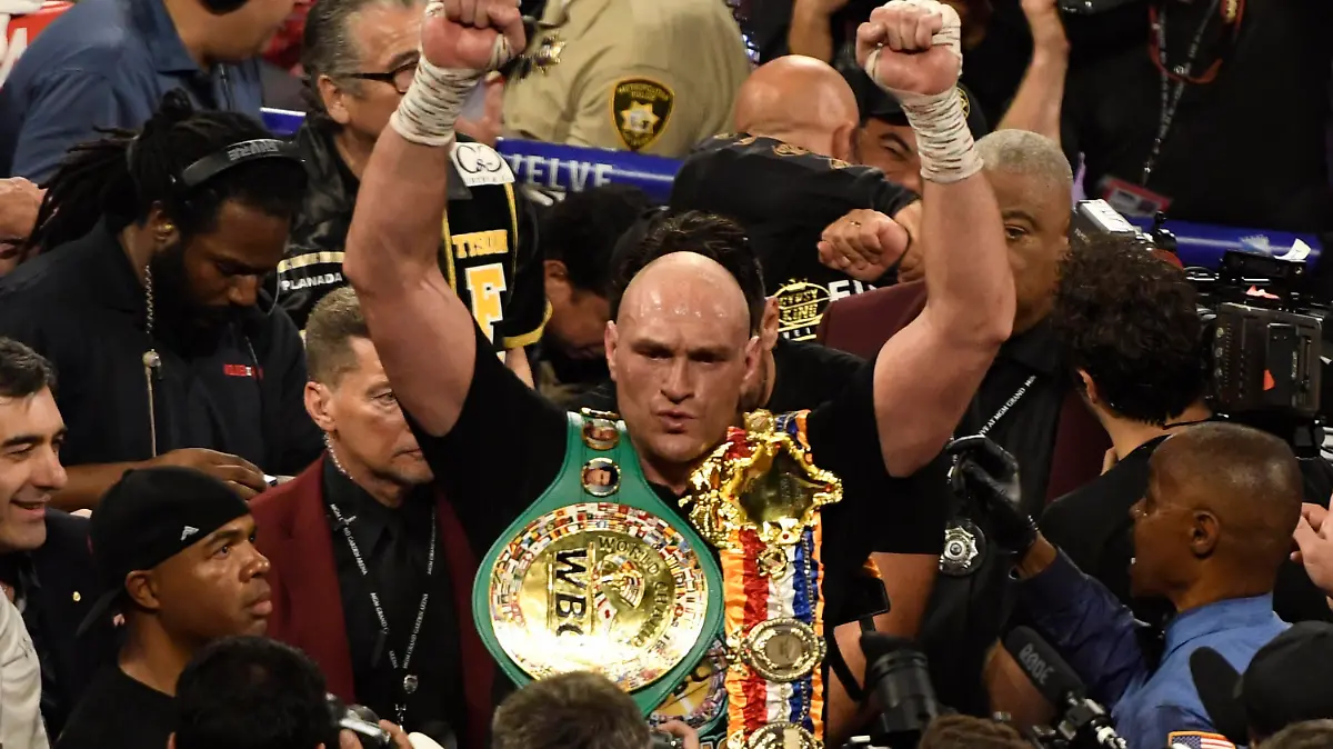  LAS VEGAS, NV - FEBRUARY 22: Tyson Fury holds his belts after going 7 rounds with Deontay Wilder at the MGM Grand Hotel Saturday Feb 22,2020. Las Vegas NV. Tyson Fury took the win by win TKO in the 7th round as the towel was thrown in from Wilder s corner for the world heavyweight championship in Las Vegas, Nevada. Photo by MB Media SPO, BOX, SPO, BOX PUBLICATIONxINxGERxSUIxAUTxONLY Copyright: xMBxMediax