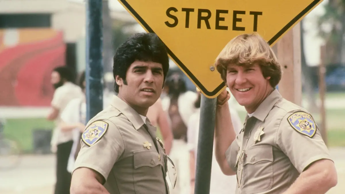 Officer Francis "Ponch" Poncherello (Erik Estrada, l.) und Officer Jon Baker (Larry Wilcox)
