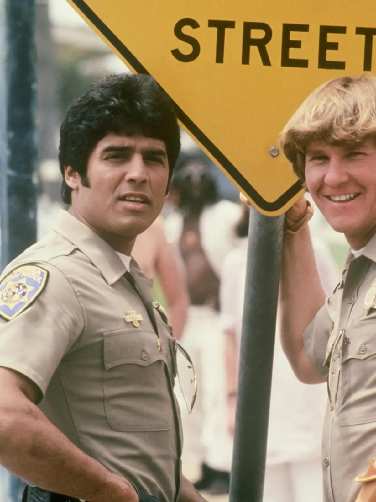 Officer Francis "Ponch" Poncherello (Erik Estrada, l.) und Officer Jon Baker (Larry Wilcox)