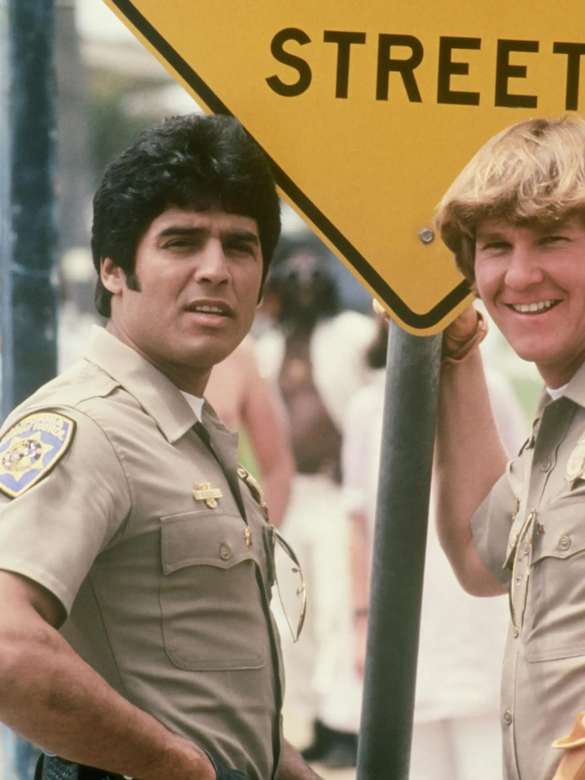 Officer Francis "Ponch" Poncherello (Erik Estrada, l.) und Officer Jon Baker (Larry Wilcox)