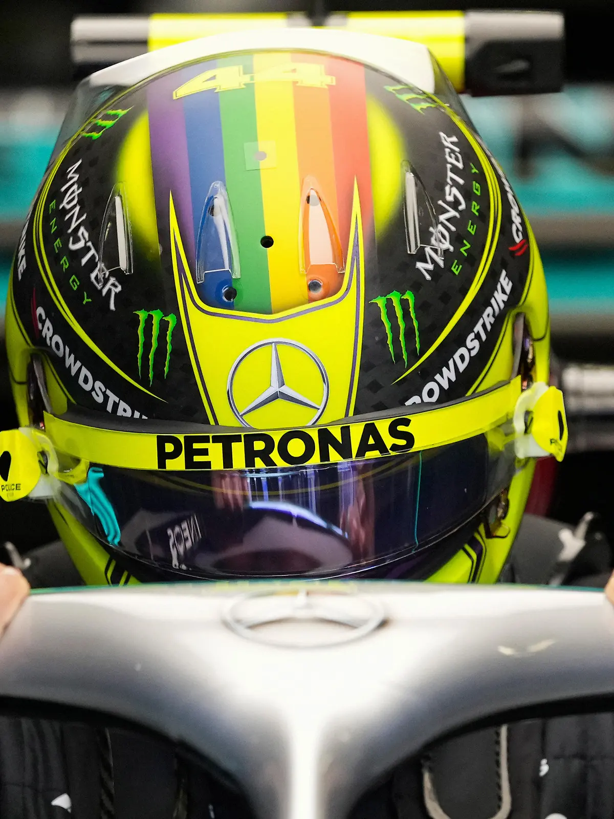 ARCHIV - 09.07.2022, Österreich, Spielberg: Motorsport: Formel-1-Weltmeisterschaft, Grand Prix von Österreich am Red Bull Ring, Sprint-Qualifying: Lewis Hamilton aus Großbritannien vom Team Mercedes vor dem Sprint-Qualifying. Der Große Preis von Österreich der Formel 1 findet am Sonntag, den 10.07.2022, statt. (zu dpa: «Hamilton kritisiert Gesetzeslage in Florida: «Überhaupt nicht gut»») Foto: Matthias Schrader/AP/dpa +++ dpa-Bildfunk +++