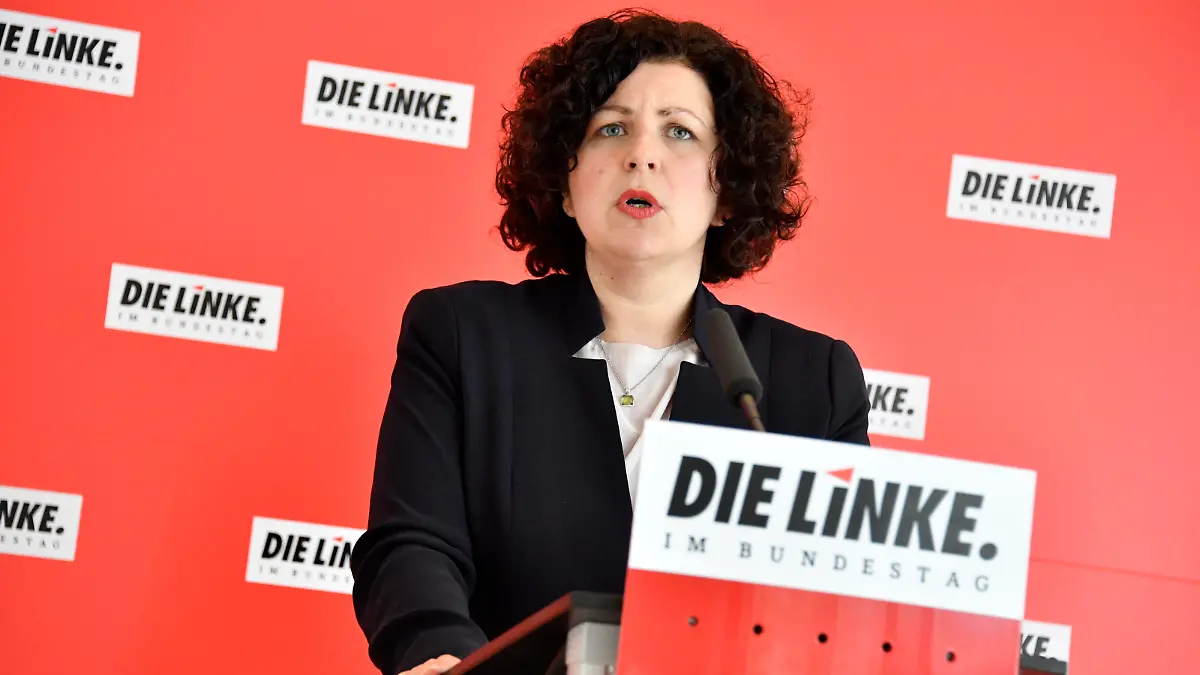 Amira Mohamed Ali bei einem Pressestatement der Partei Die Linke vor der Fraktionssitzung auf der Fraktionsebene im Reichstagsgebäude. Berlin, 18.05.2021 *** Amira Mohamed Ali during a press statement of the party Die Linke before the faction meeting on the faction level in the Reichstag building Berlin, 18 05 2021 Foto:xF.xKernx/xFuturexImage