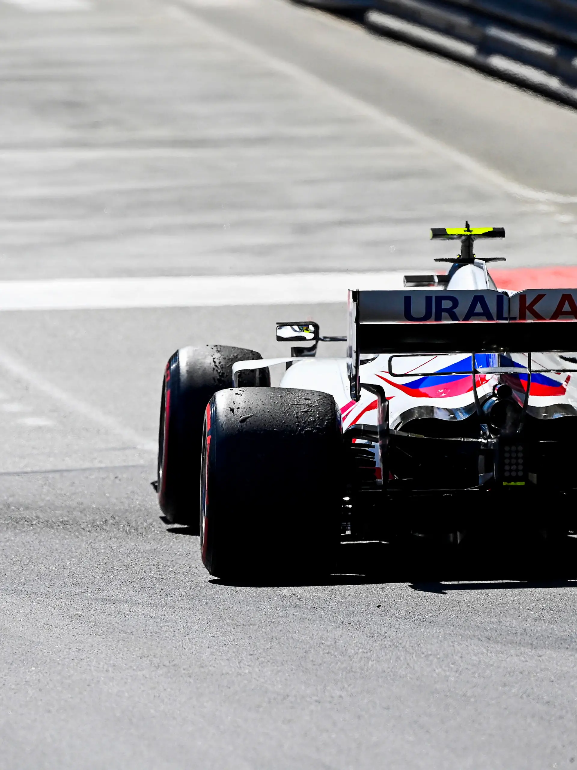 Mick Schumacher ramponierte sich im 2. Monaco-Training den rechten Hinterreifen