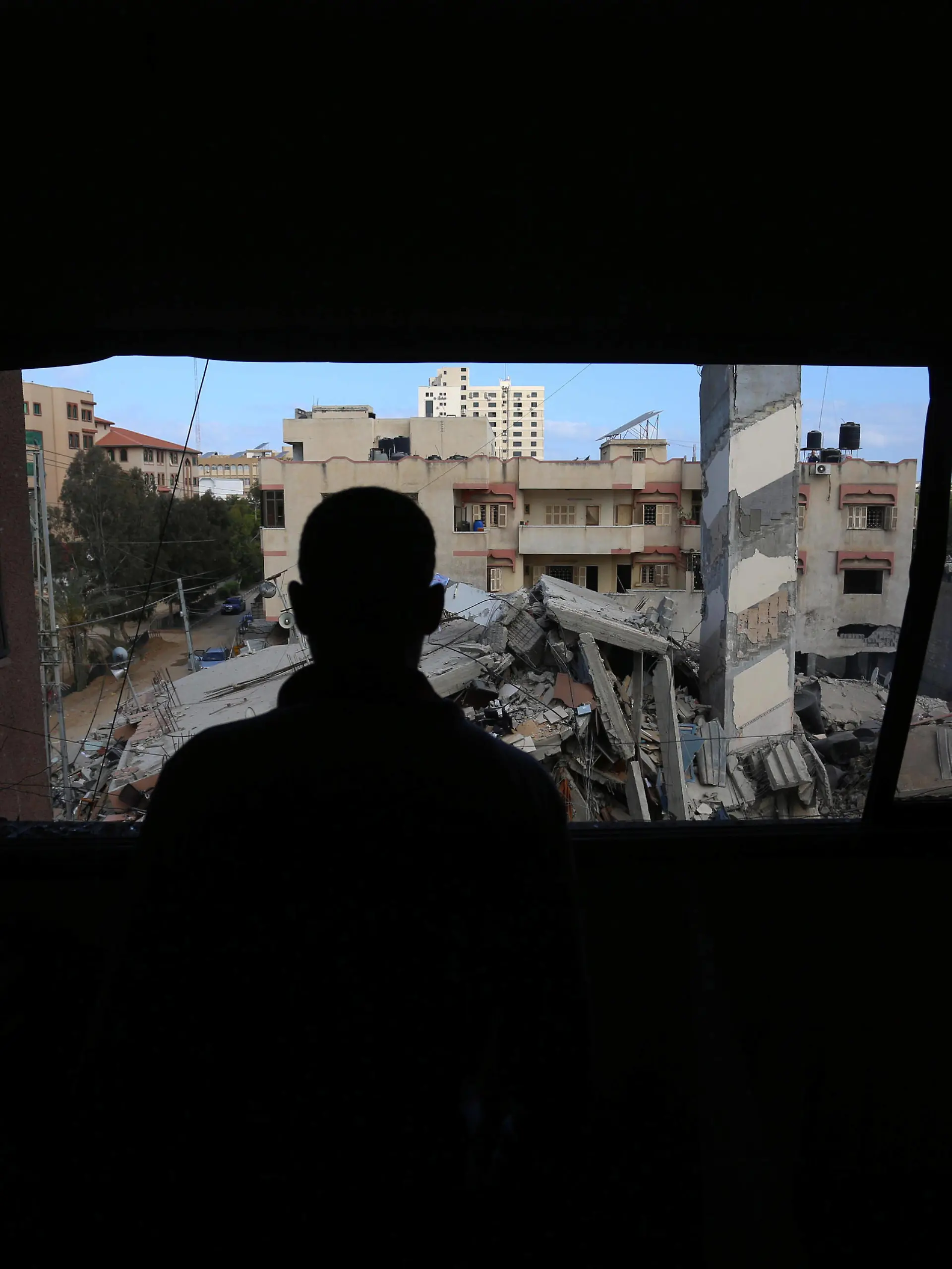  May 18, 2021, Gaza city, Gaza Strip, Palestinian Territory: Palestinians look for salvageable items amid the rubbe of the six-storey Kuhail building which was destroyed in an early morning Israeli airstrike on Gaza City. The UN Security Council was due to hold an emergency meeting today amid a flurry of urgent diplomacy aimed at stemming Israel air strikes that have killed more than 200 Palestinians Gaza city Palestinian Territory - ZUMAap3_ 20210518_zaf_ap3_064 Copyright: xAshrafxAmrax