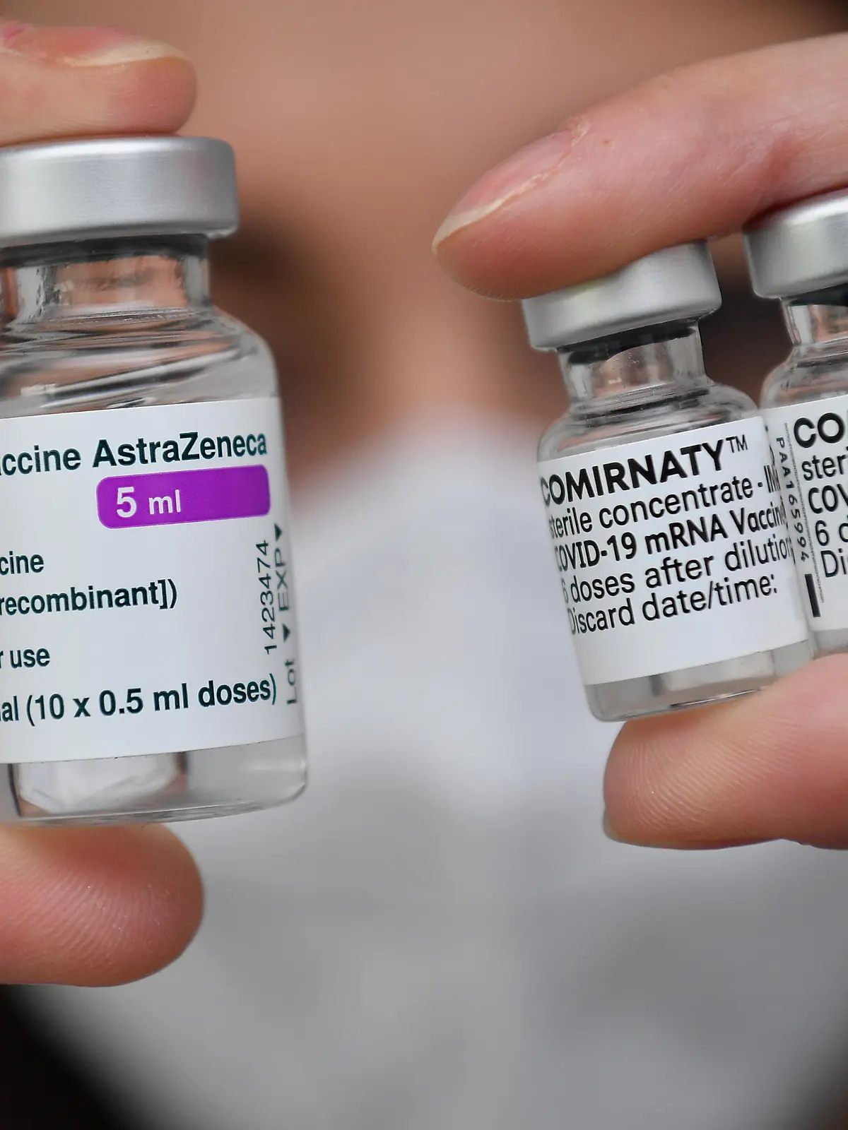 Eine neue Studie aus Spanien zeigt, dass eine Kombination von AstraZeneca und Biontechs mRNA-Wirkstoff hochwirksam ist.